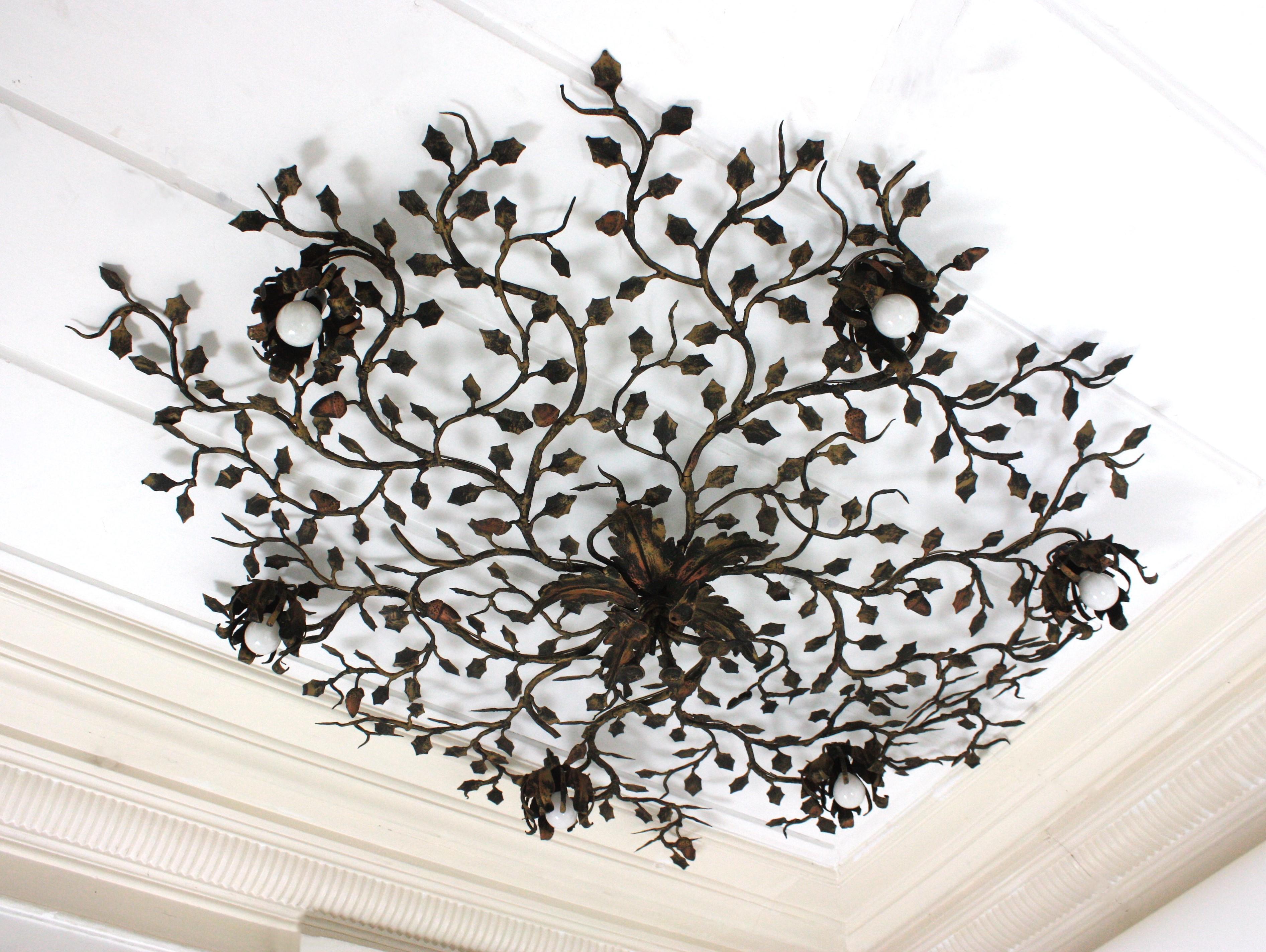 Hollywood Regency Énorme luminaire à fleur de feuillage, fer forgé doré, 56 in en vente