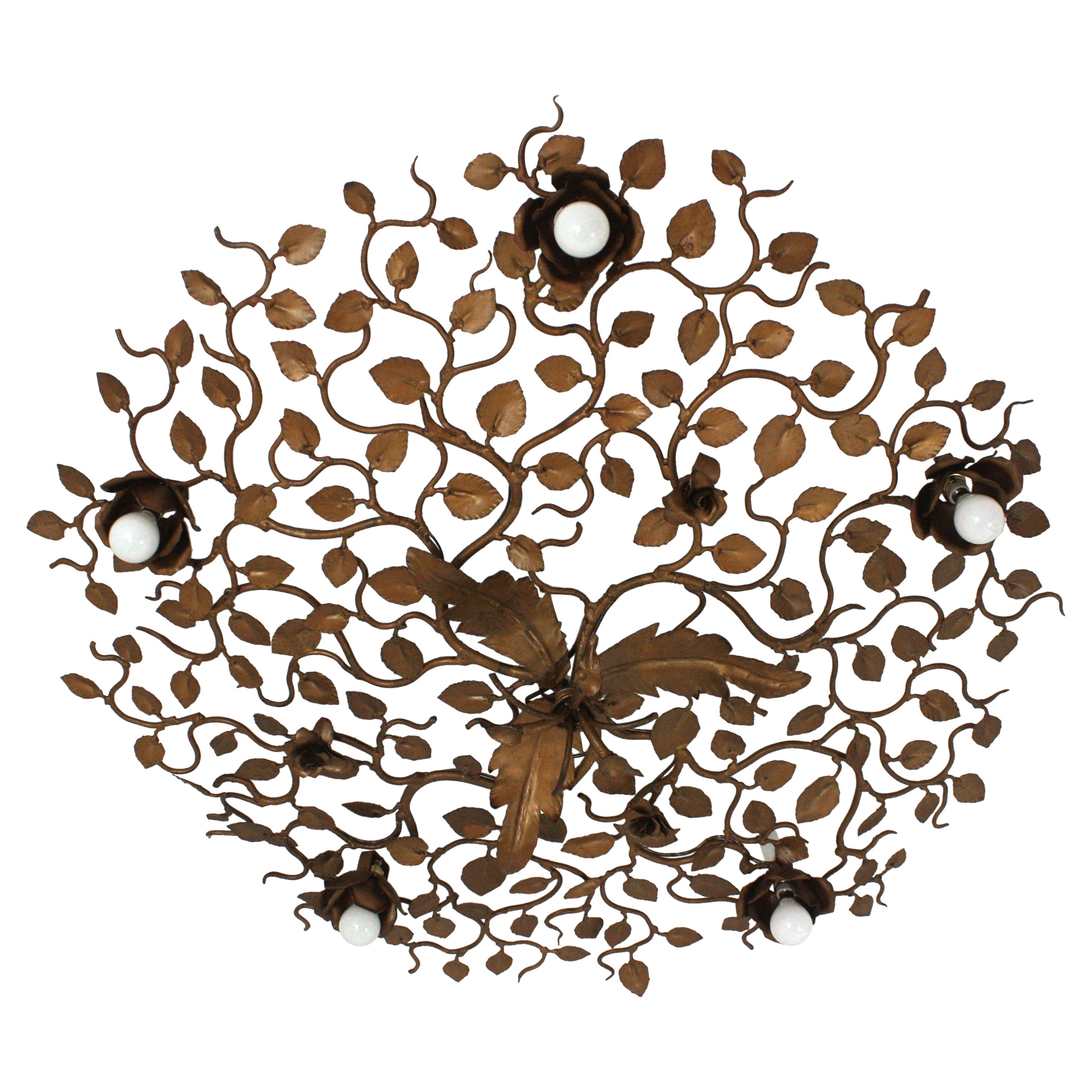 Luminaire pour montage à fleur de feuillage en métal doré en vente