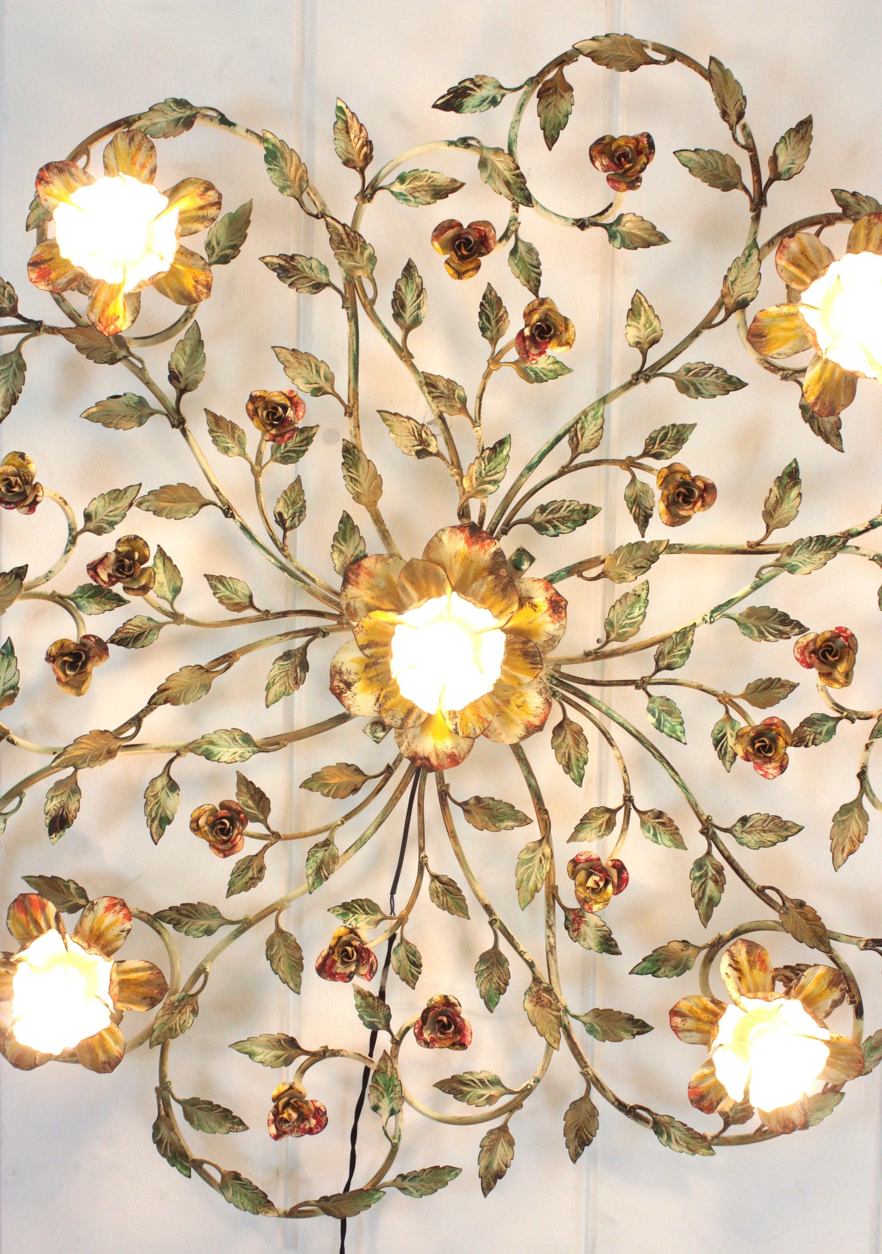 20ième siècle Énorme luminaire à fleur de feuillage en fer polychrome, 47 po en vente