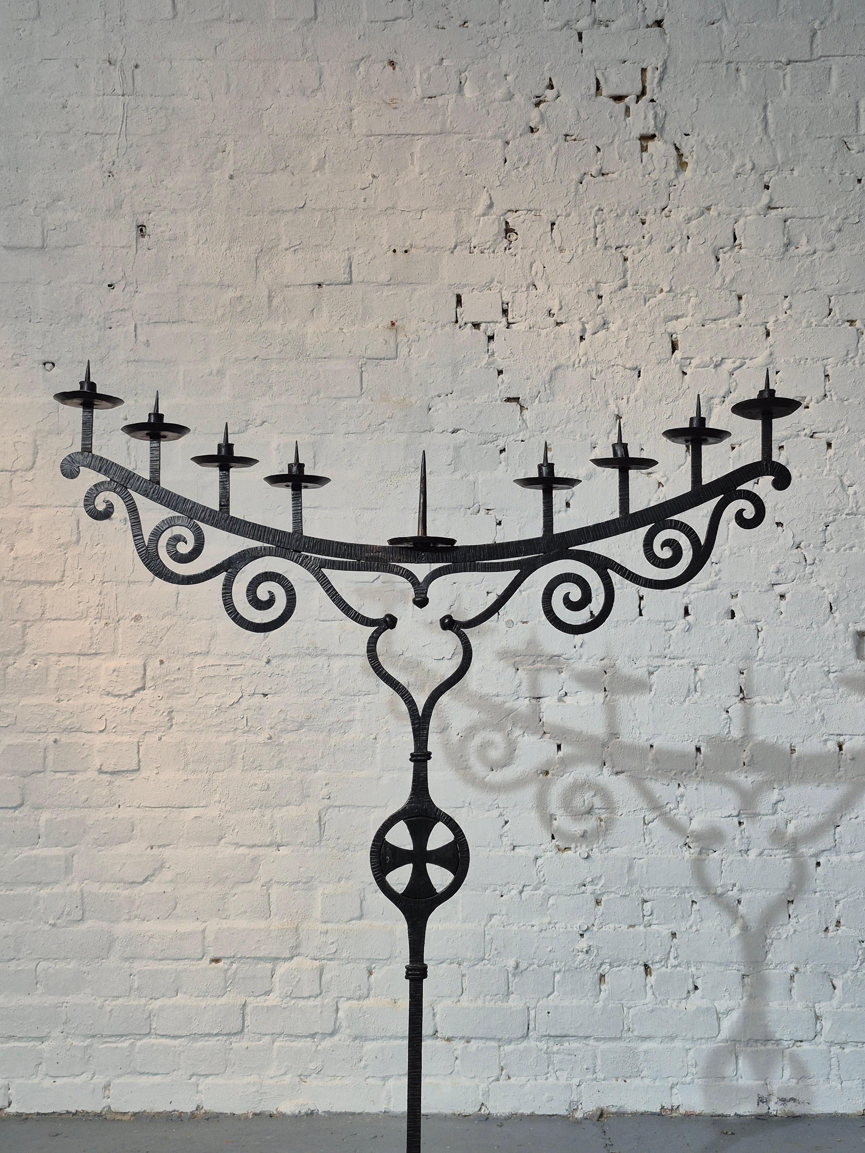 Un enorme portacandele in ferro forgiato In condizioni buone in vendita a Haaltert, BE