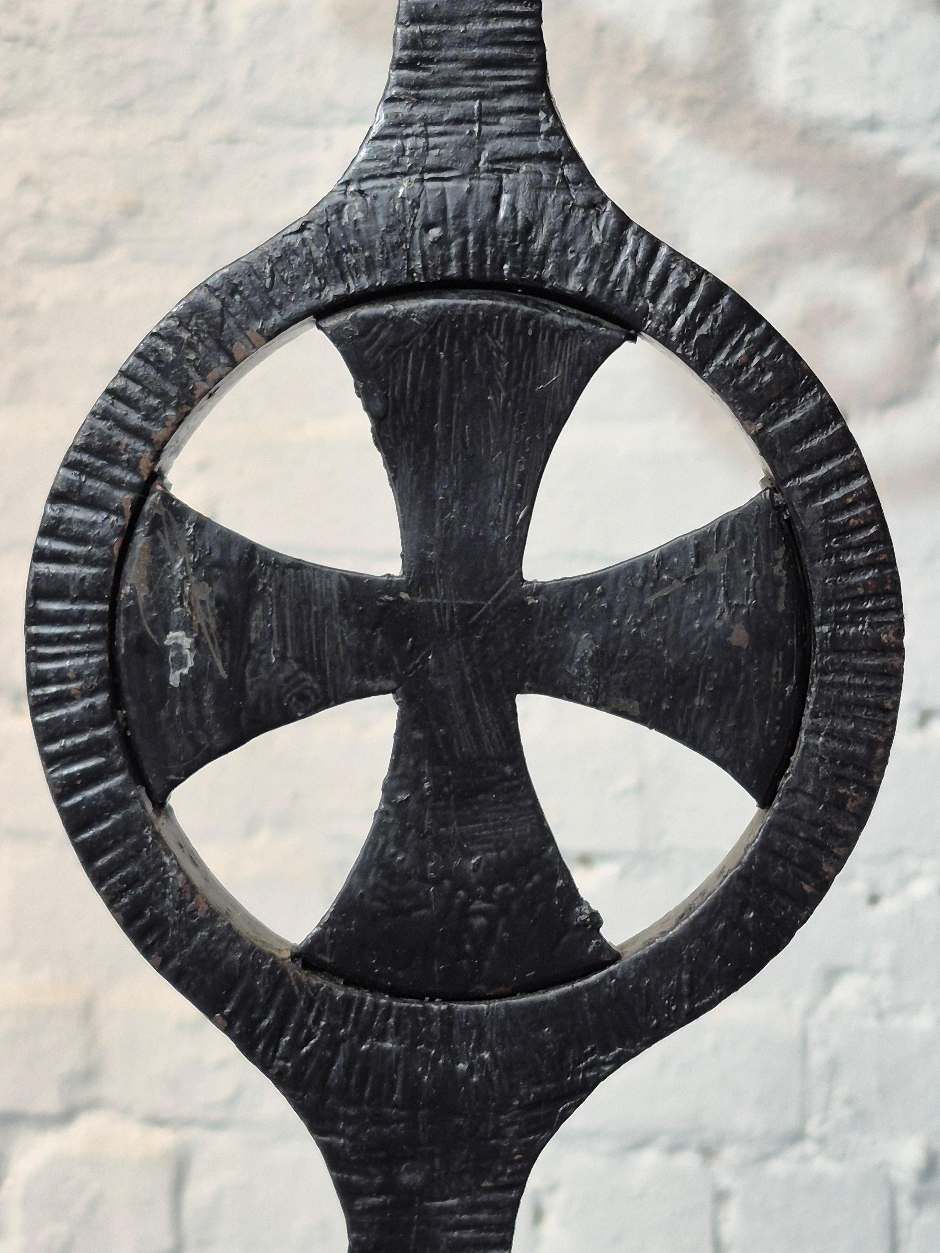 Ferro battuto Un enorme portacandele in ferro forgiato in vendita