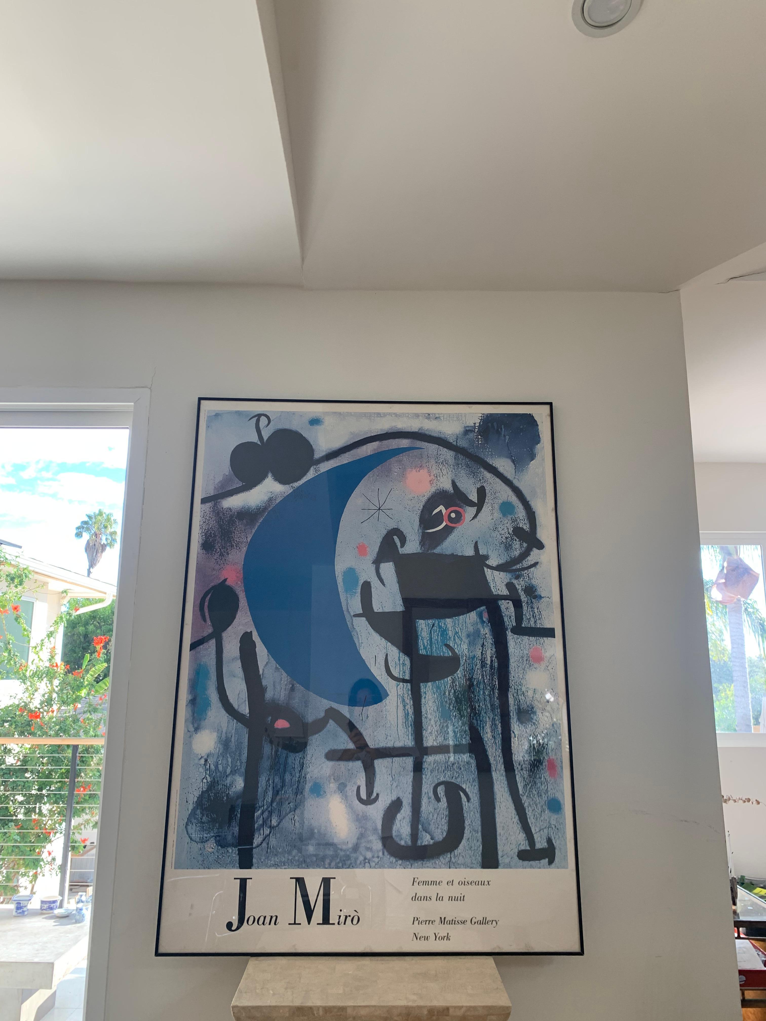 Huge Framed Joan Miró Poster « Femme Et Oiseaux », Pierre Matisse Gallery 1987 In Good Condition In View Park, CA