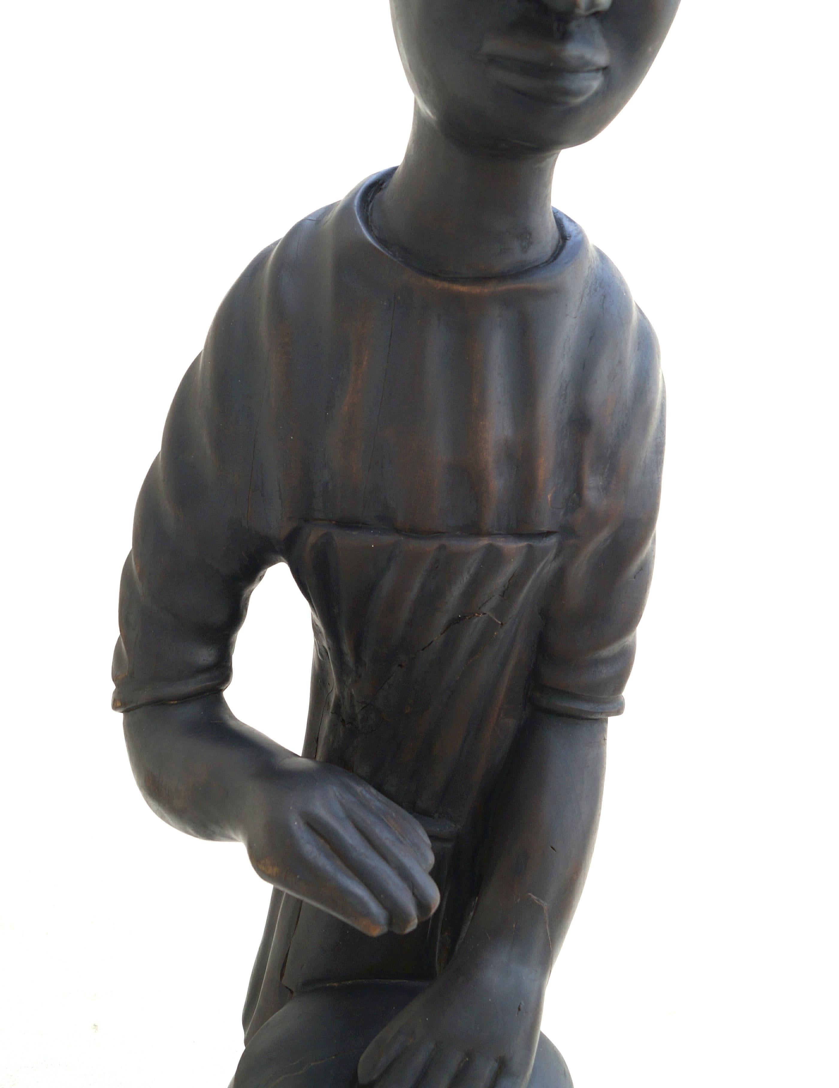Grande statue sculptée en bois de François Docta Doxta, figure d'homme haïtien tambour Abîmé - En vente à Wayne, NJ