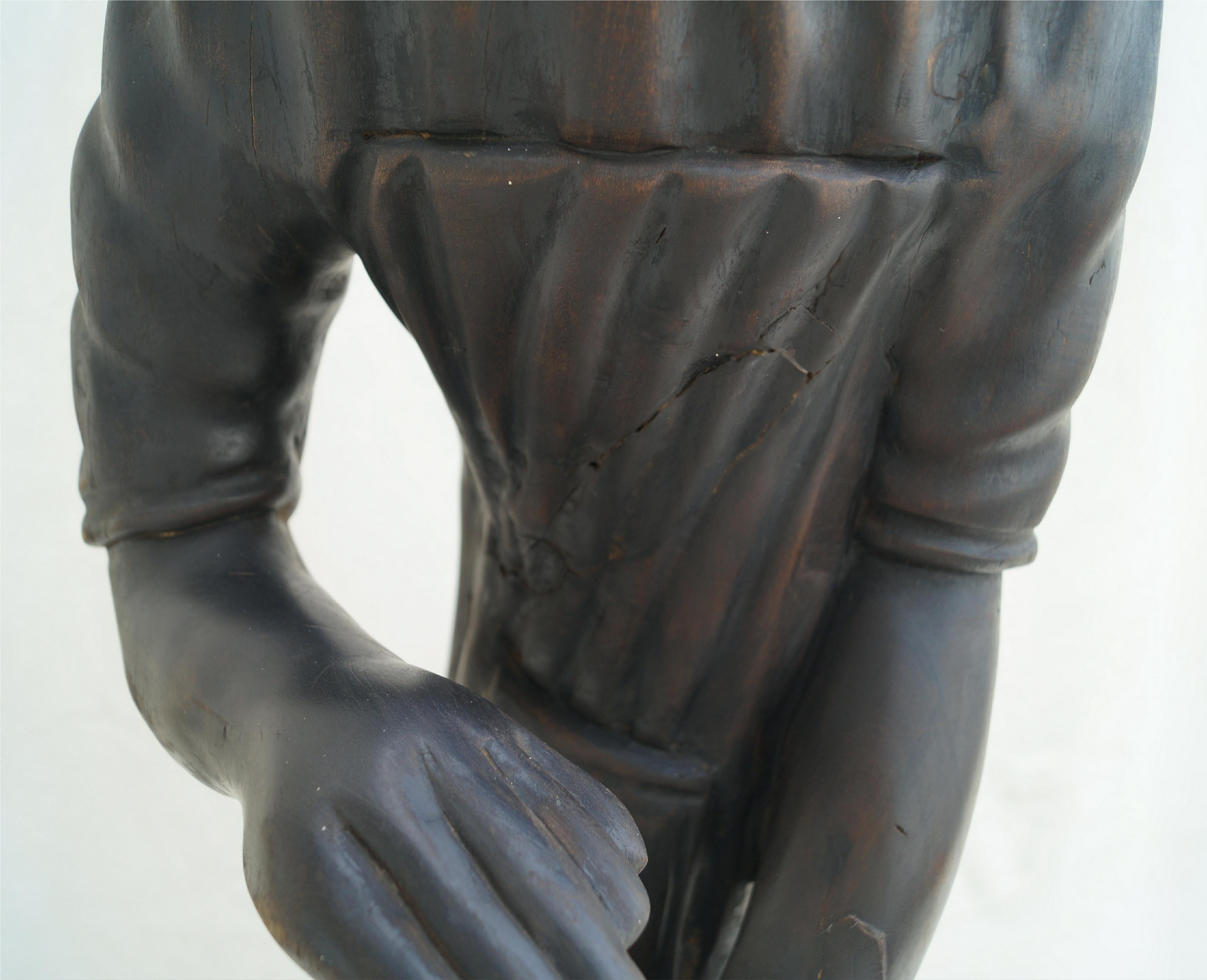 Bois Grande statue sculptée en bois de François Docta Doxta, figure d'homme haïtien tambour en vente