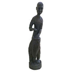 Grande statue sculptée en bois de François Docta Doxta, figure d'homme haïtien tambour