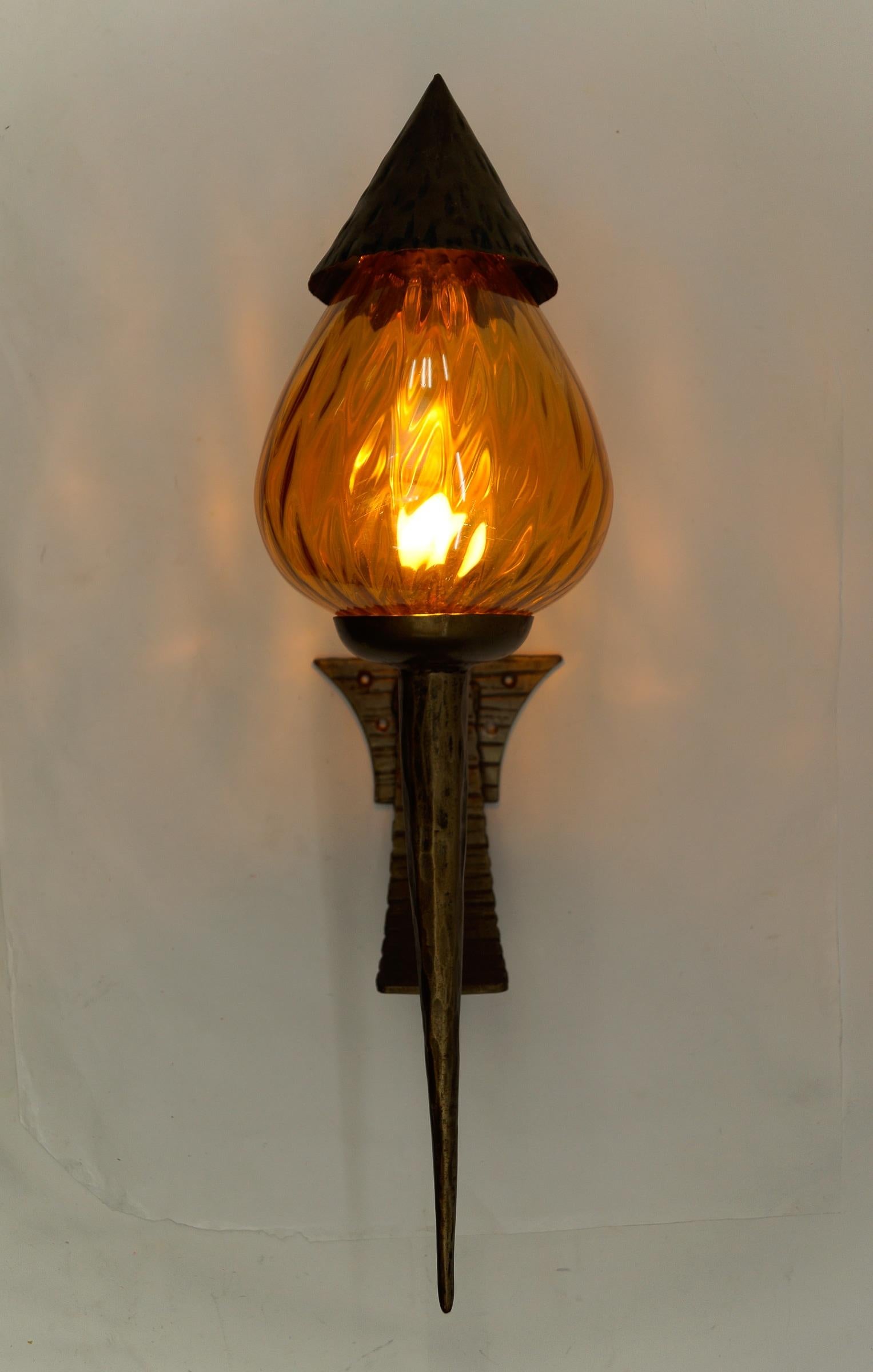 Huge French Hand-Forged Iron and Glass Wall Lamp, 1960s In Good Condition For Sale In Nürnberg, Bayern