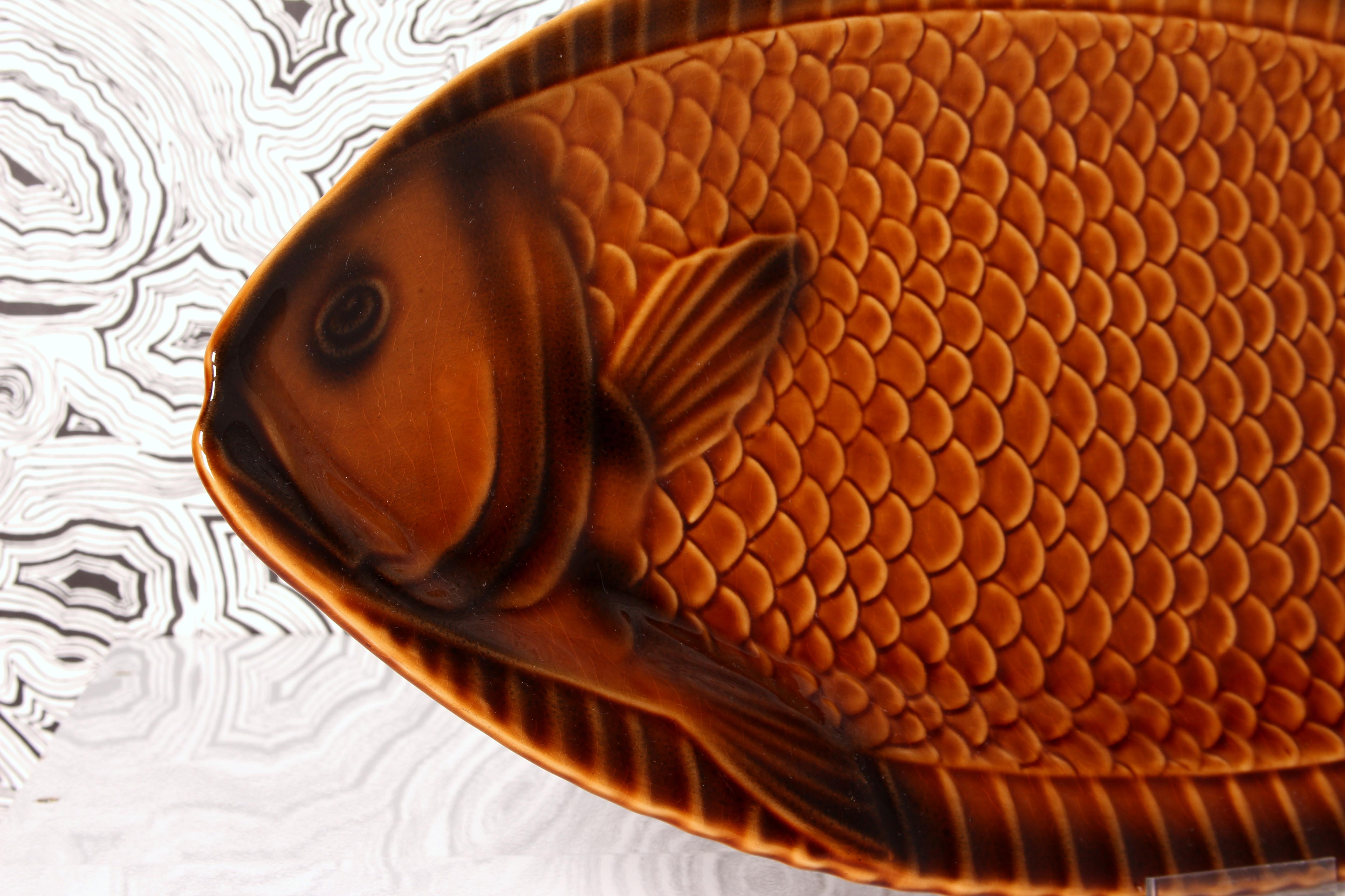 enorme plato de pescado de mayólica francesa Sarreguemines años 50 en muy buen estado Glaseado en venta