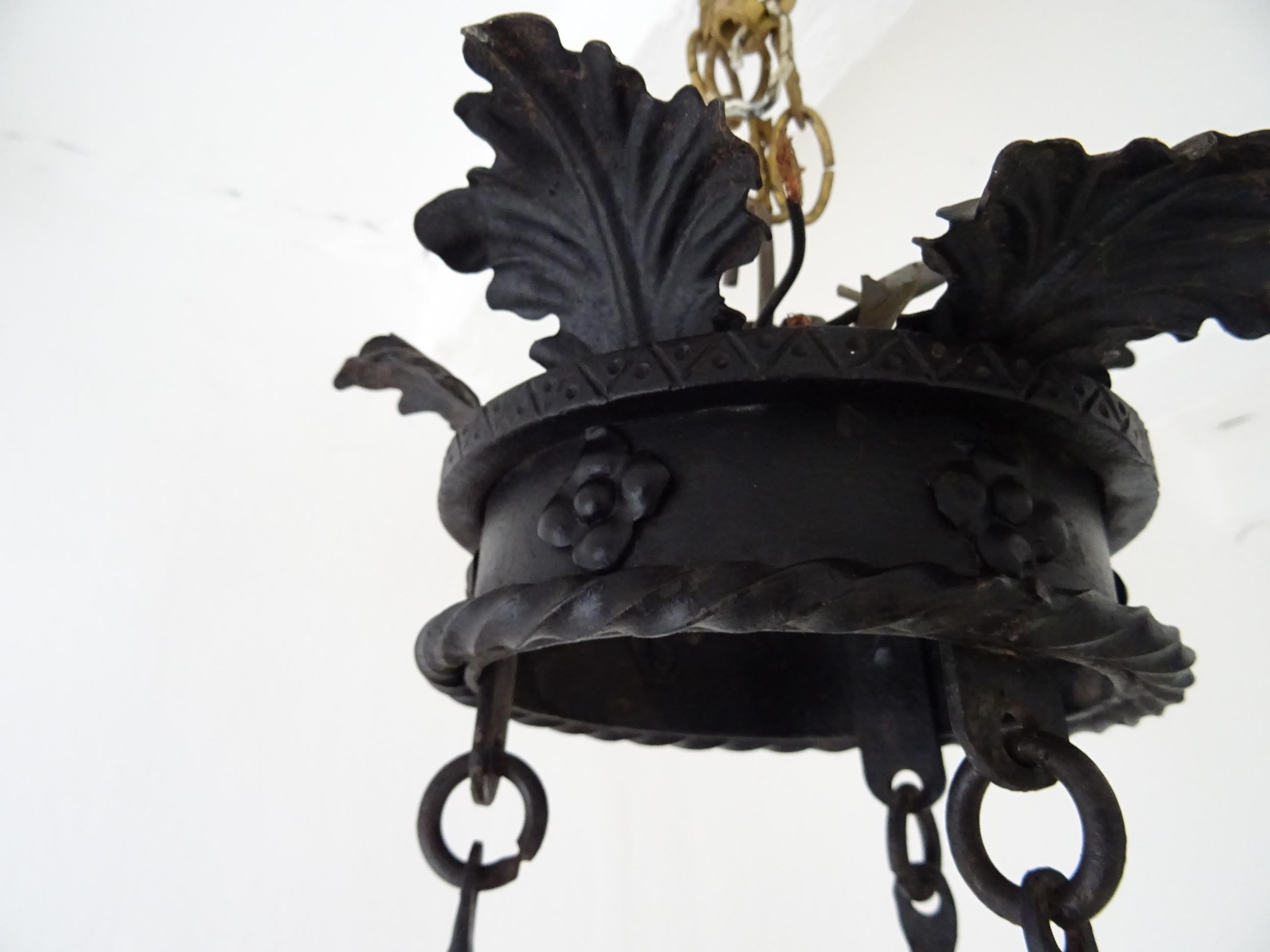 Neogotico Enorme drago gotico francese in ferro battuto, lampadario medievale, circa 1900 in vendita