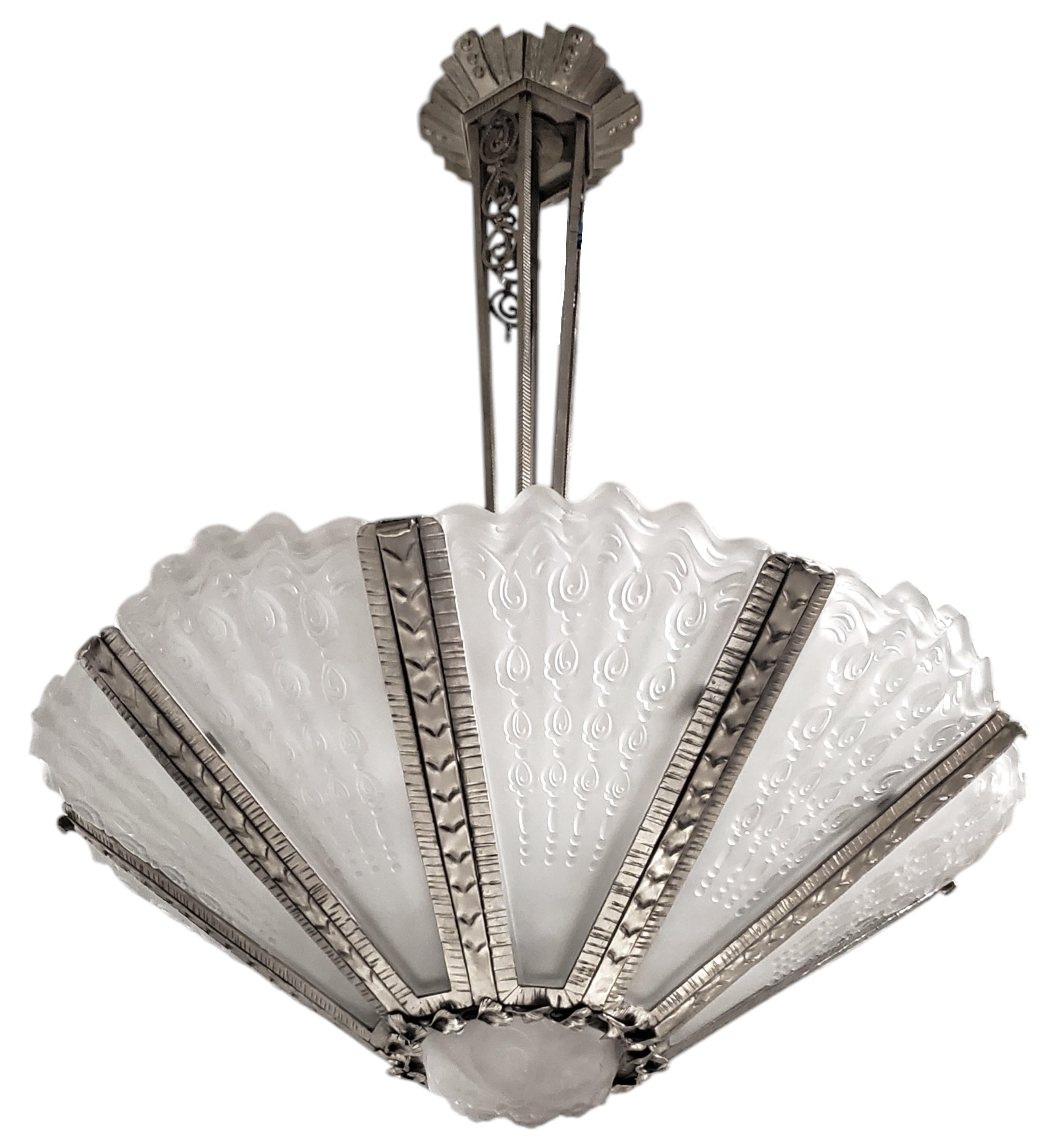 Art déco Grand lustre d'art givré + fer forgé à la main, Genet et Michon en vente