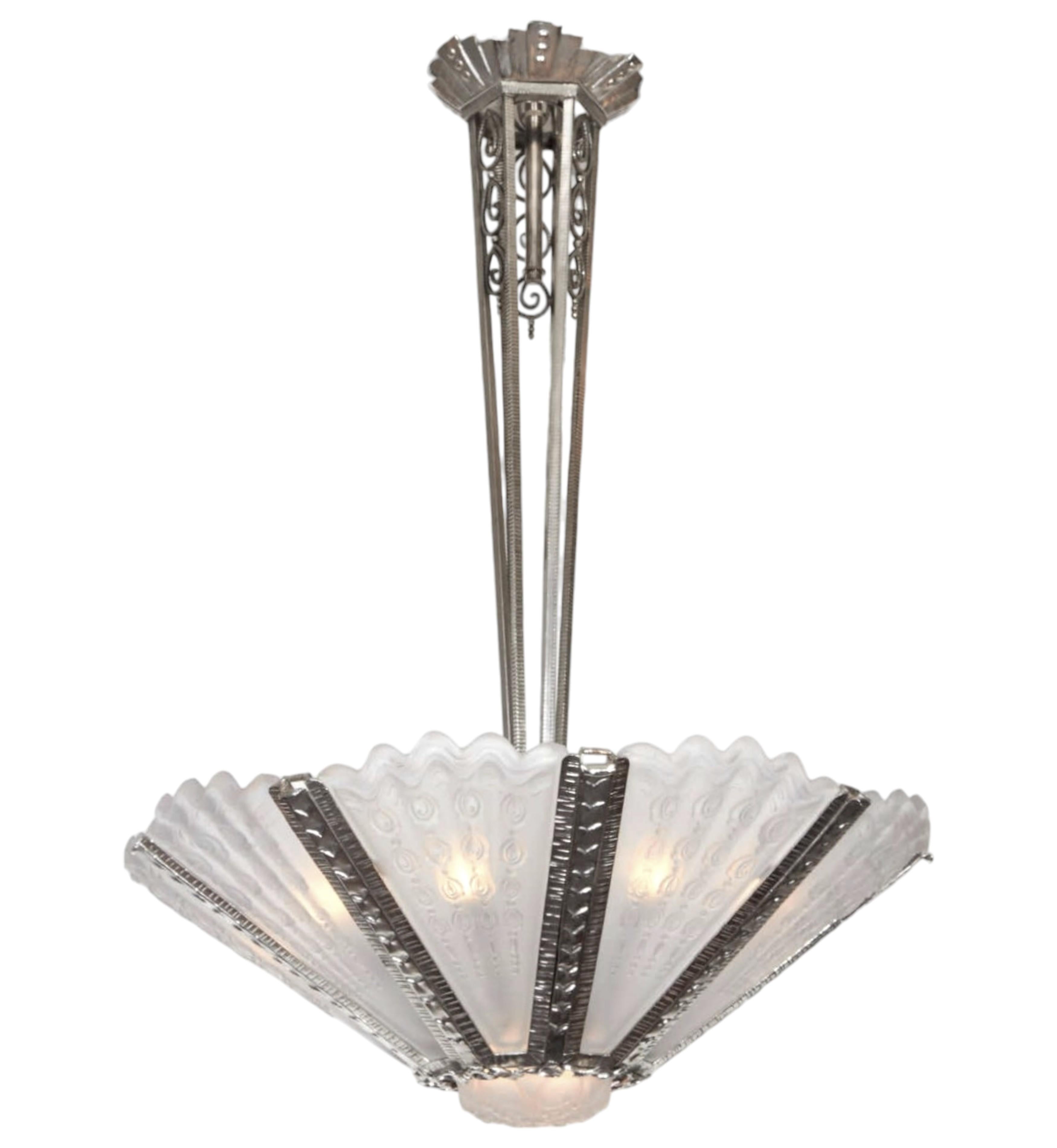 Verre d'art Grand lustre d'art givré + fer forgé à la main, Genet et Michon en vente