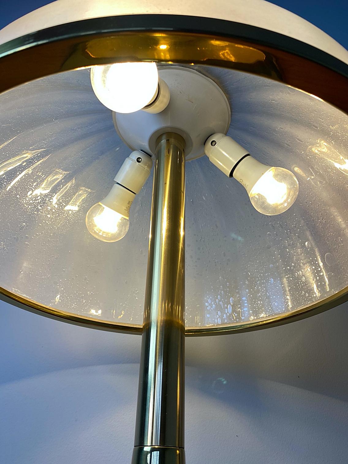 Fin du 20e siècle Grandes lampes de bureau en laiton soufflé de F. Fabbian, abat-jours soufflés, 1970, Italie en vente