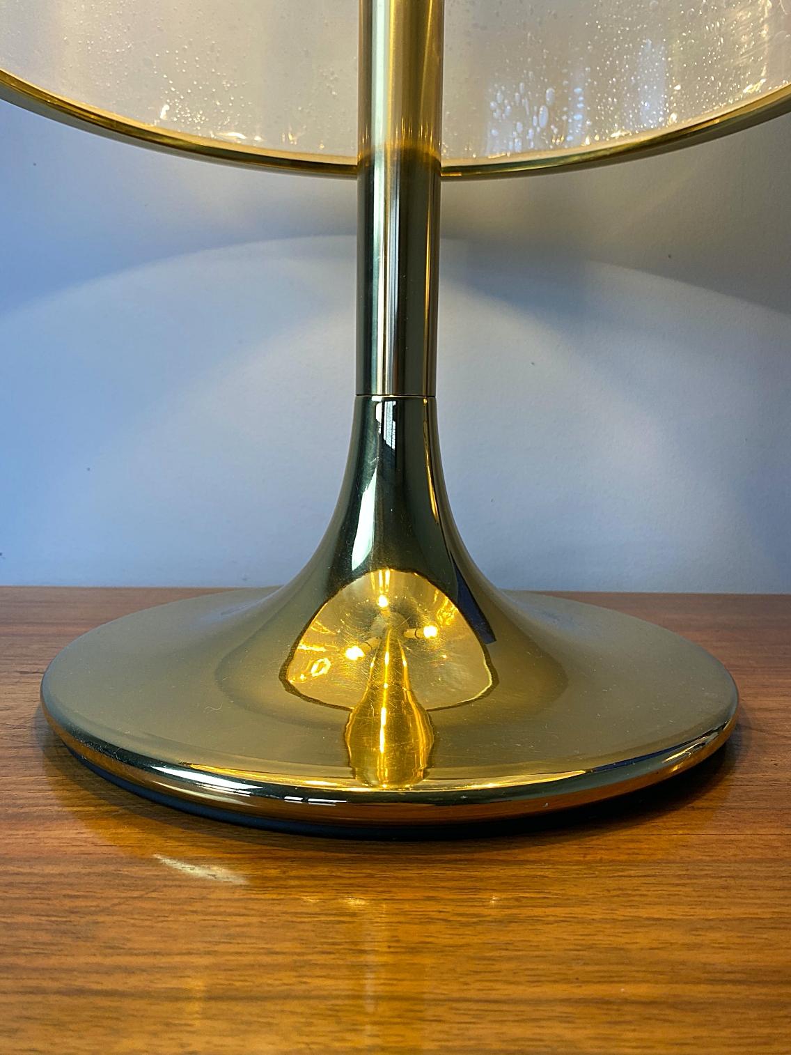 Grandes lampes de bureau en laiton soufflé de F. Fabbian, abat-jours soufflés, 1970, Italie en vente 1