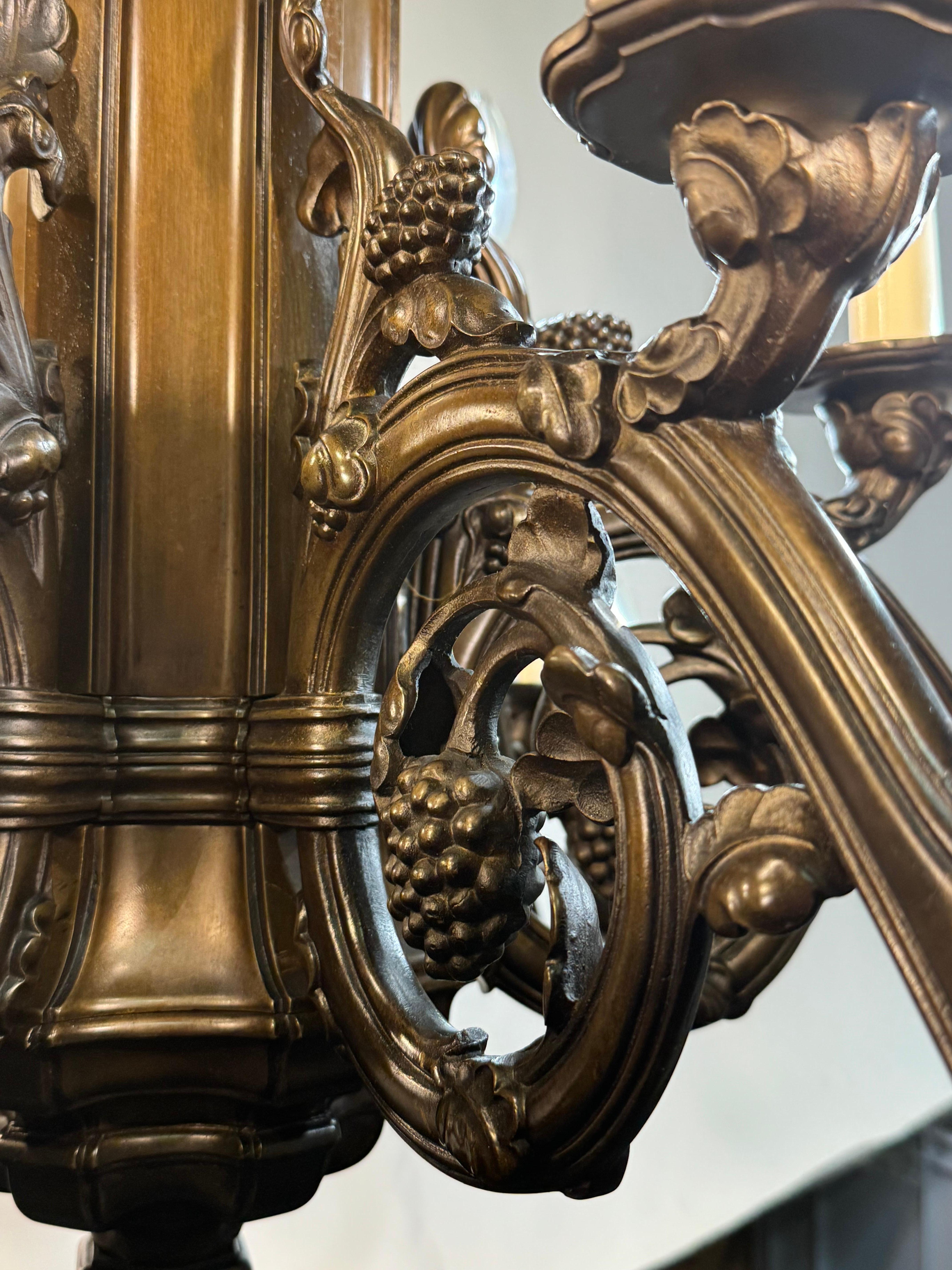 Enorme Art Nouveau alemán  Araña de bronce, hacia 1900 siglo XX en venta