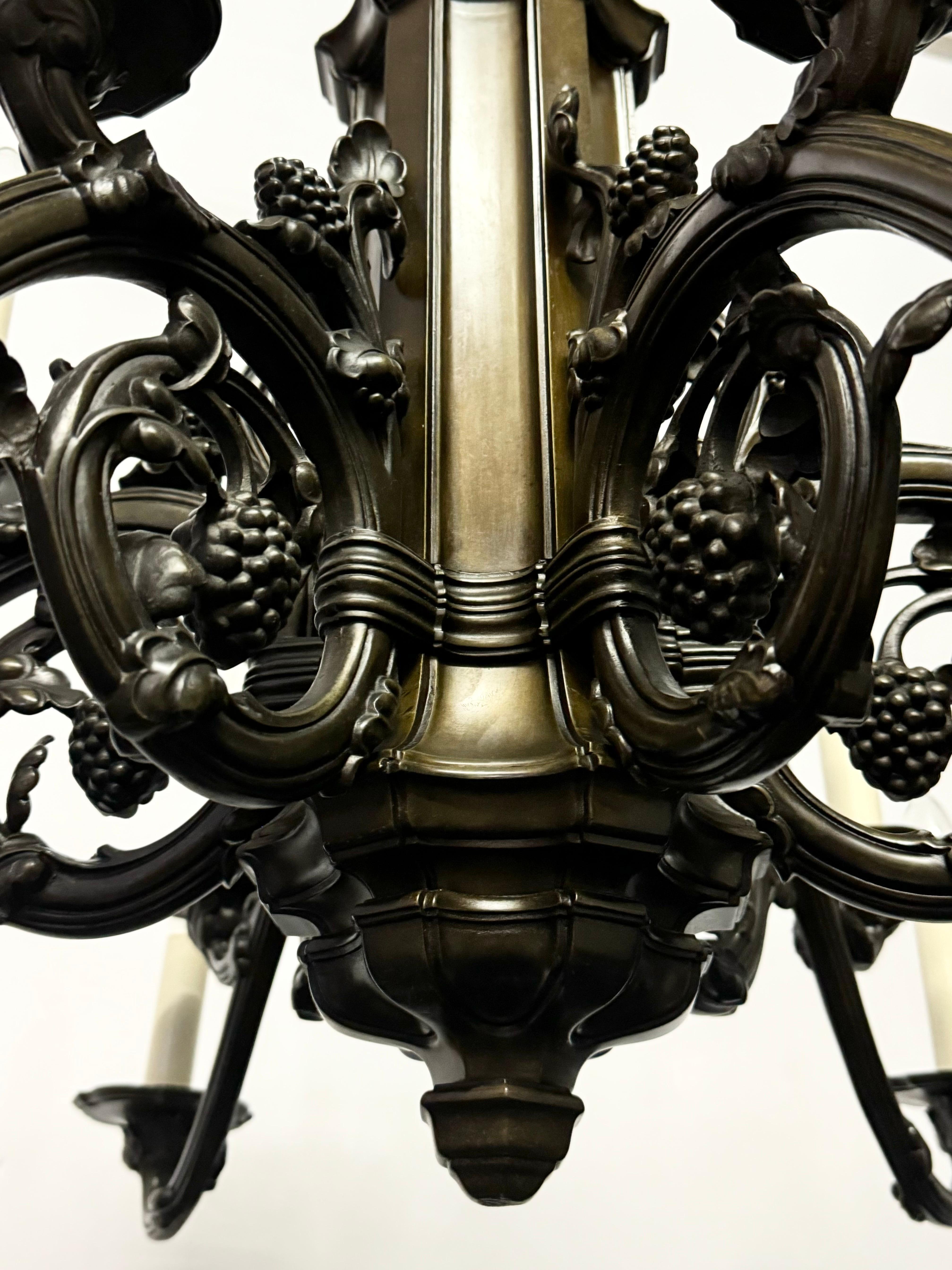 Enorme Art Nouveau alemán  Araña de bronce, hacia 1900 Bronce en venta