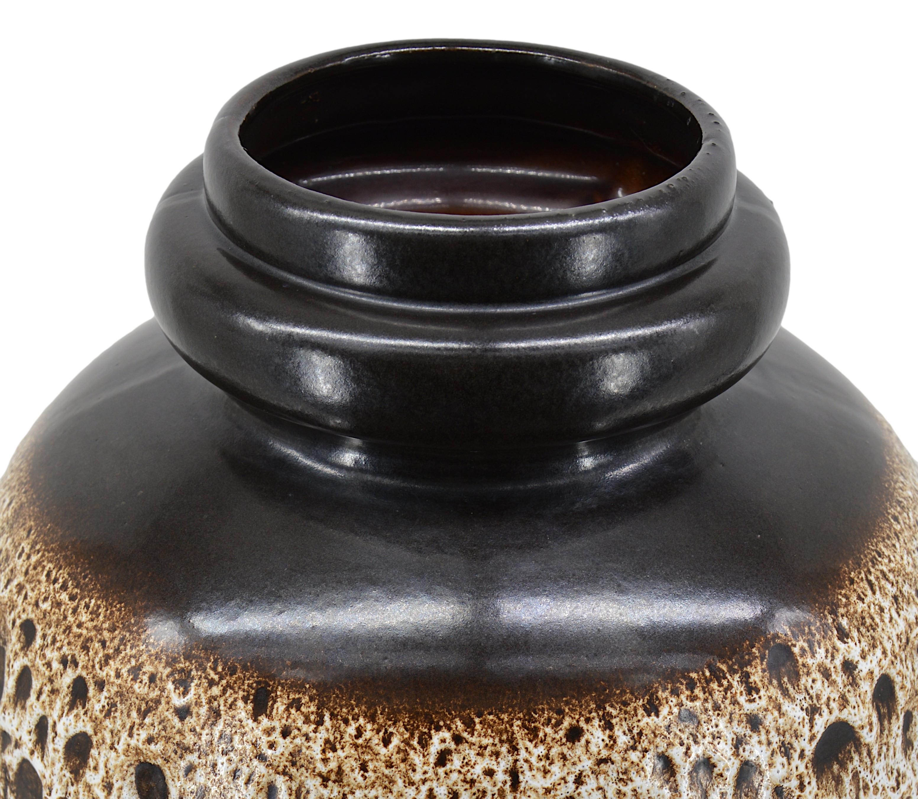 Énorme vase de sol en céramique allemande du milieu du siècle, début des années 1970 Bon état - En vente à Saint-Amans-des-Cots, FR