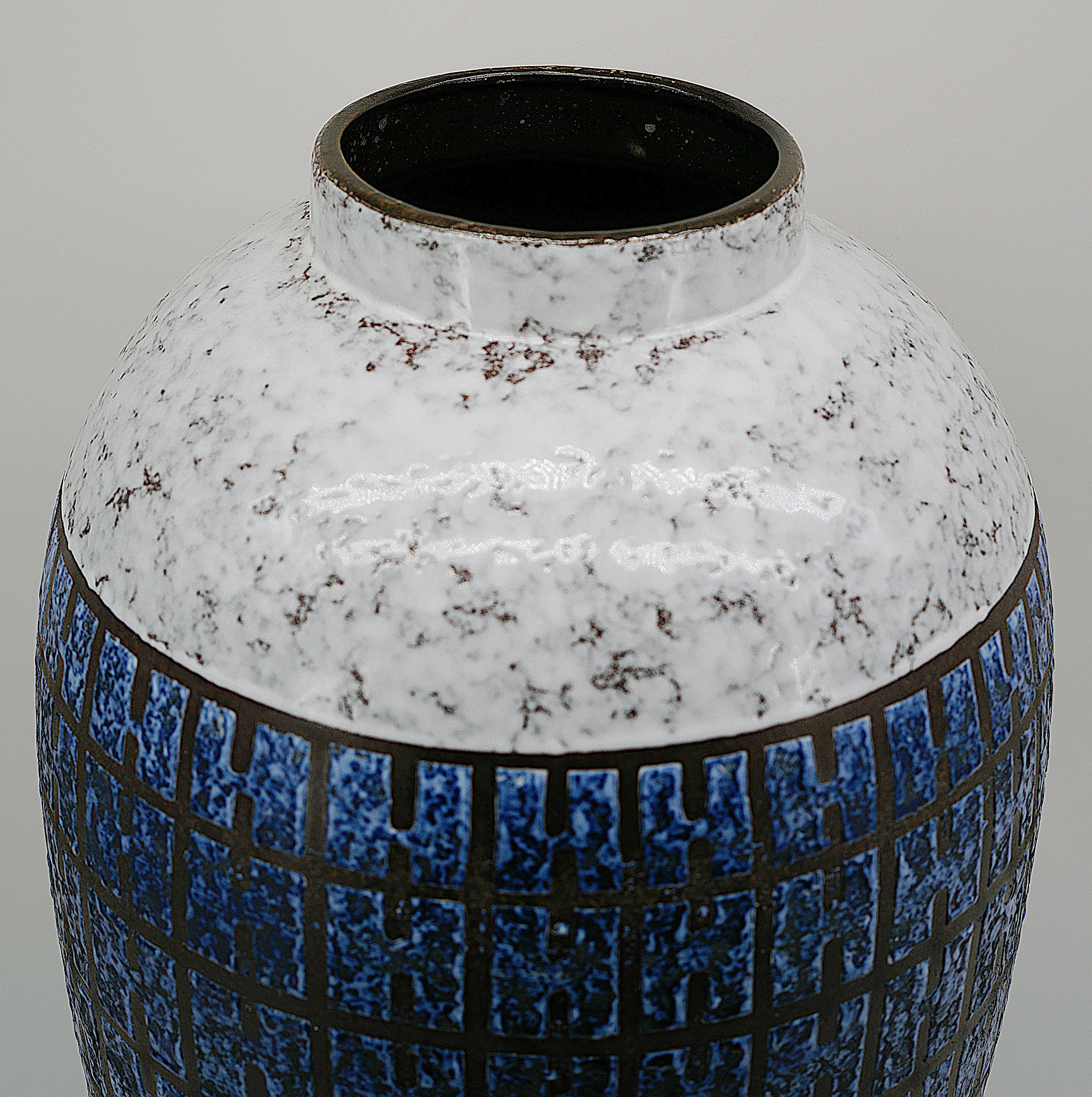 Énorme vase en céramique allemand du milieu du siècle, années 1970, peut-être une lampe Excellent état - En vente à Saint-Amans-des-Cots, FR