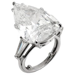 Énorme bague de fiançailles en platine avec un diamant poire de 13,37 carats GIA