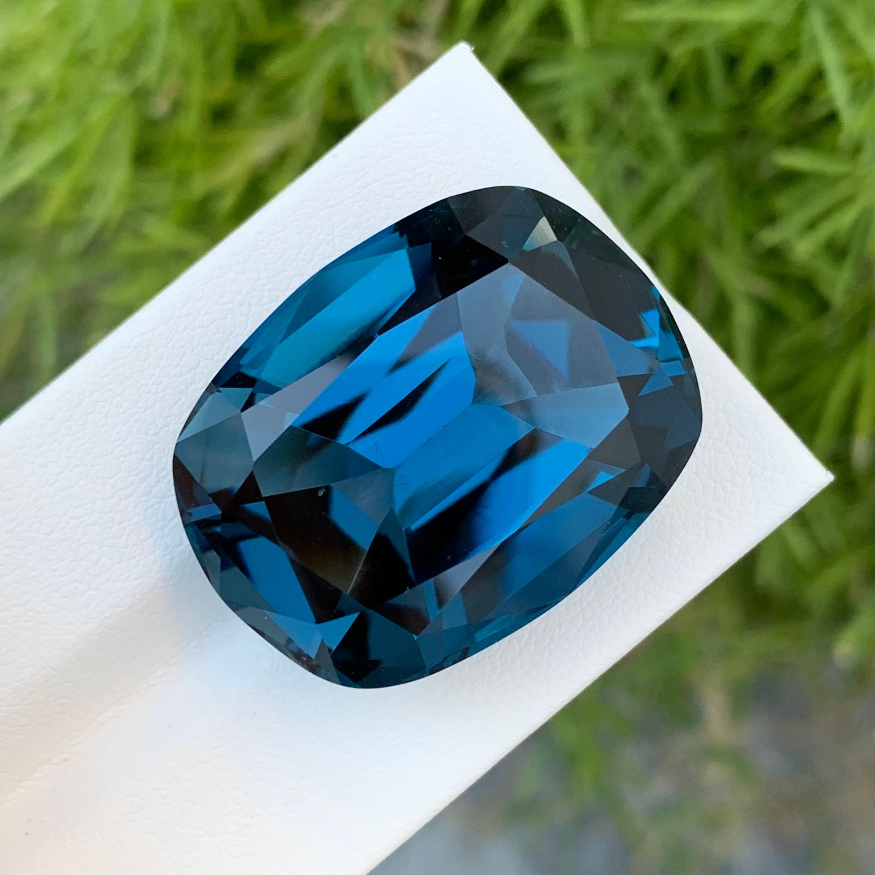 Huge Gigantic 77.15 Carats Loose Dark London Blue Topaz Gemstone  For Sale 1