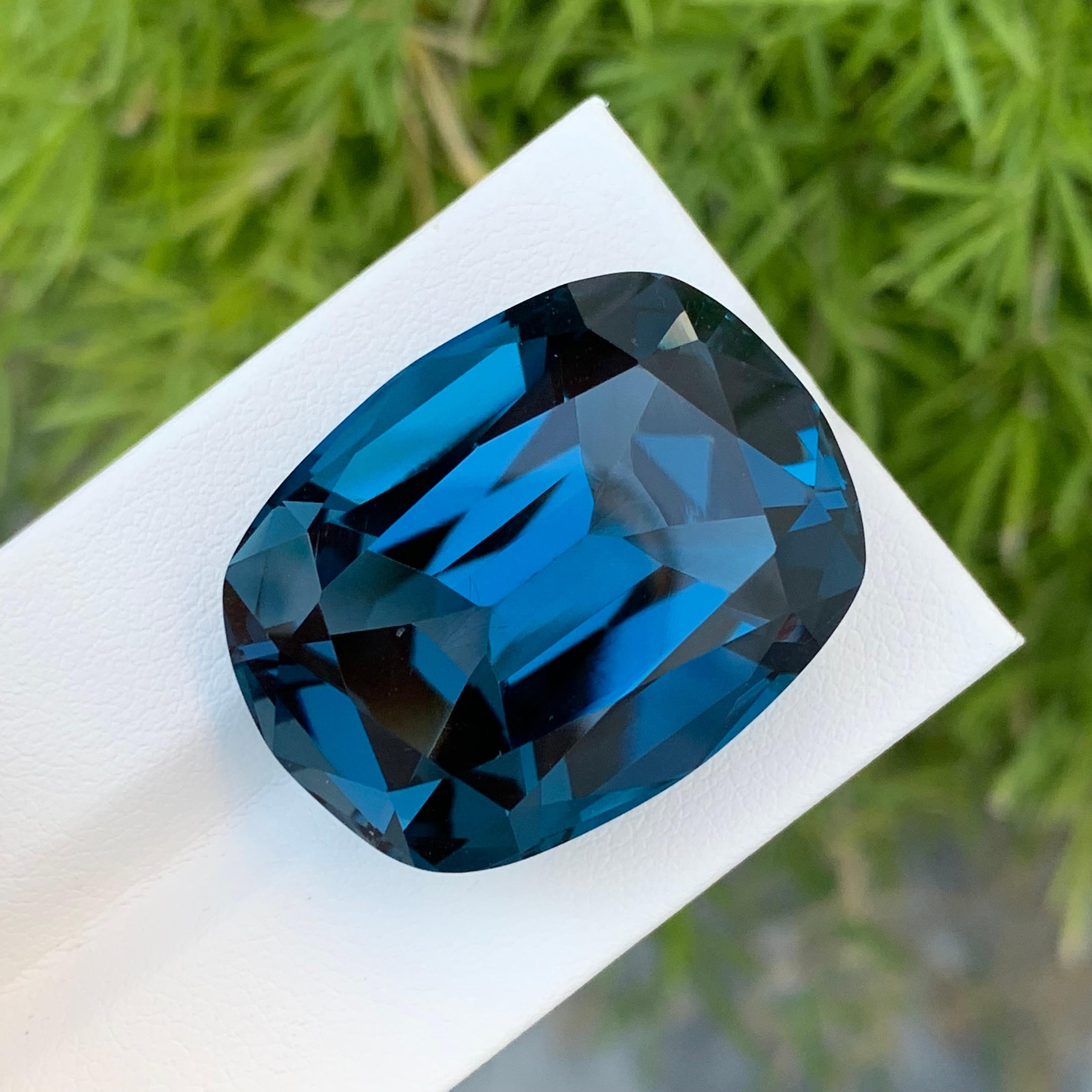 Huge Gigantic 77.15 Carats Loose Dark London Blue Topaz Gemstone  For Sale 2