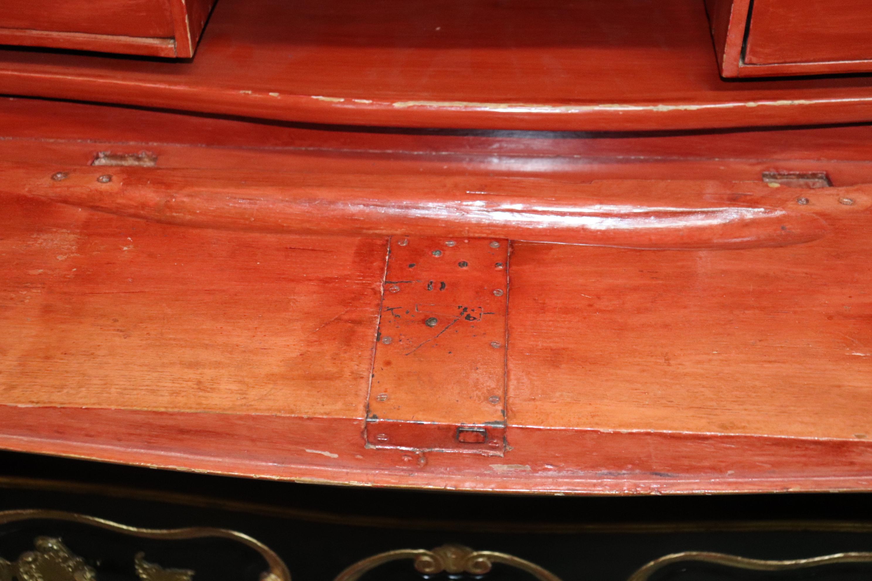 Grande commode de bureau française d'époque Louis XV en marbre avec dessus doré et ébénisterie en vente 14