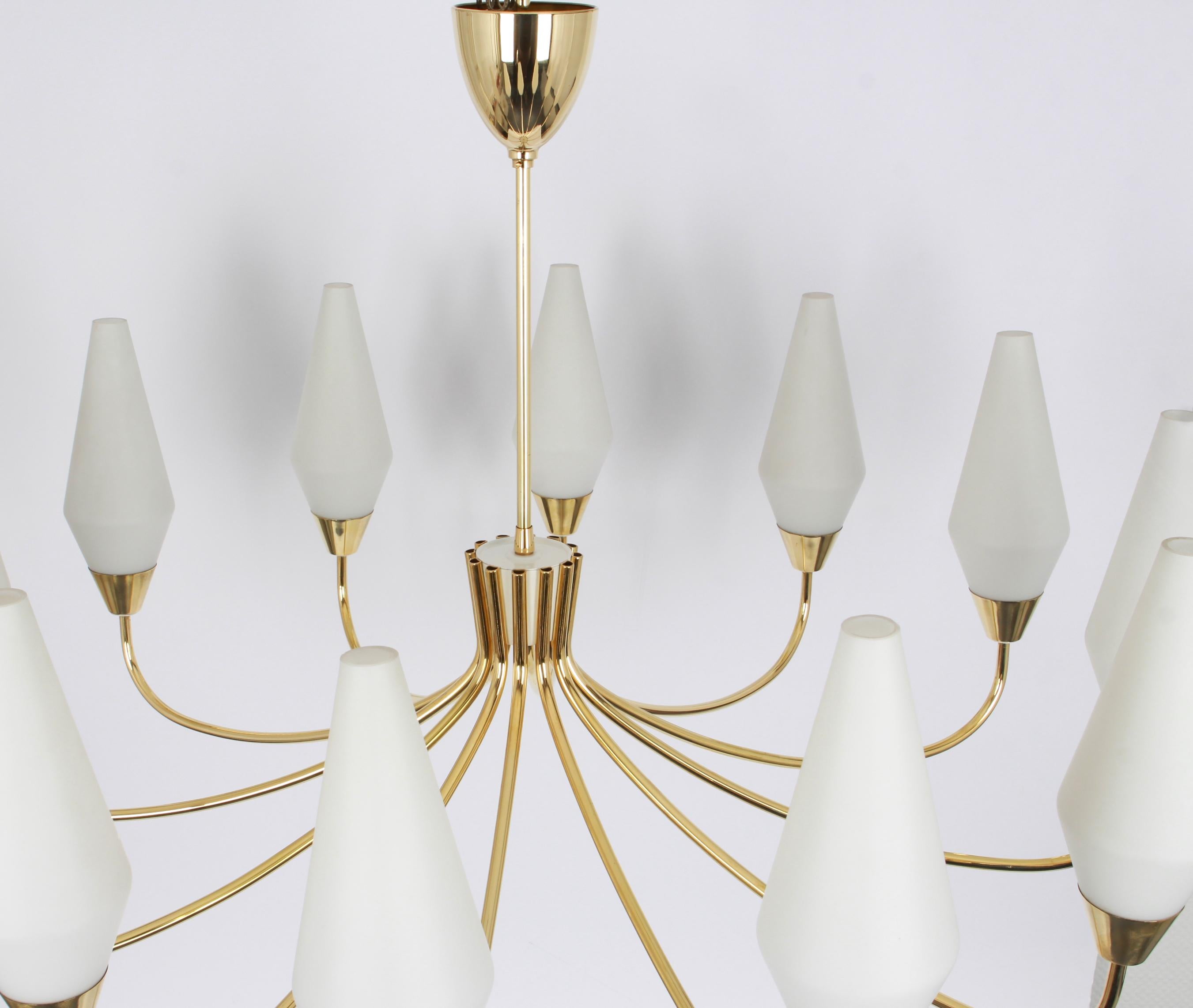 Mid-20th Century Huge Glass Classic Chandelier, in the Style of Stilnovo, 1950s For Sale