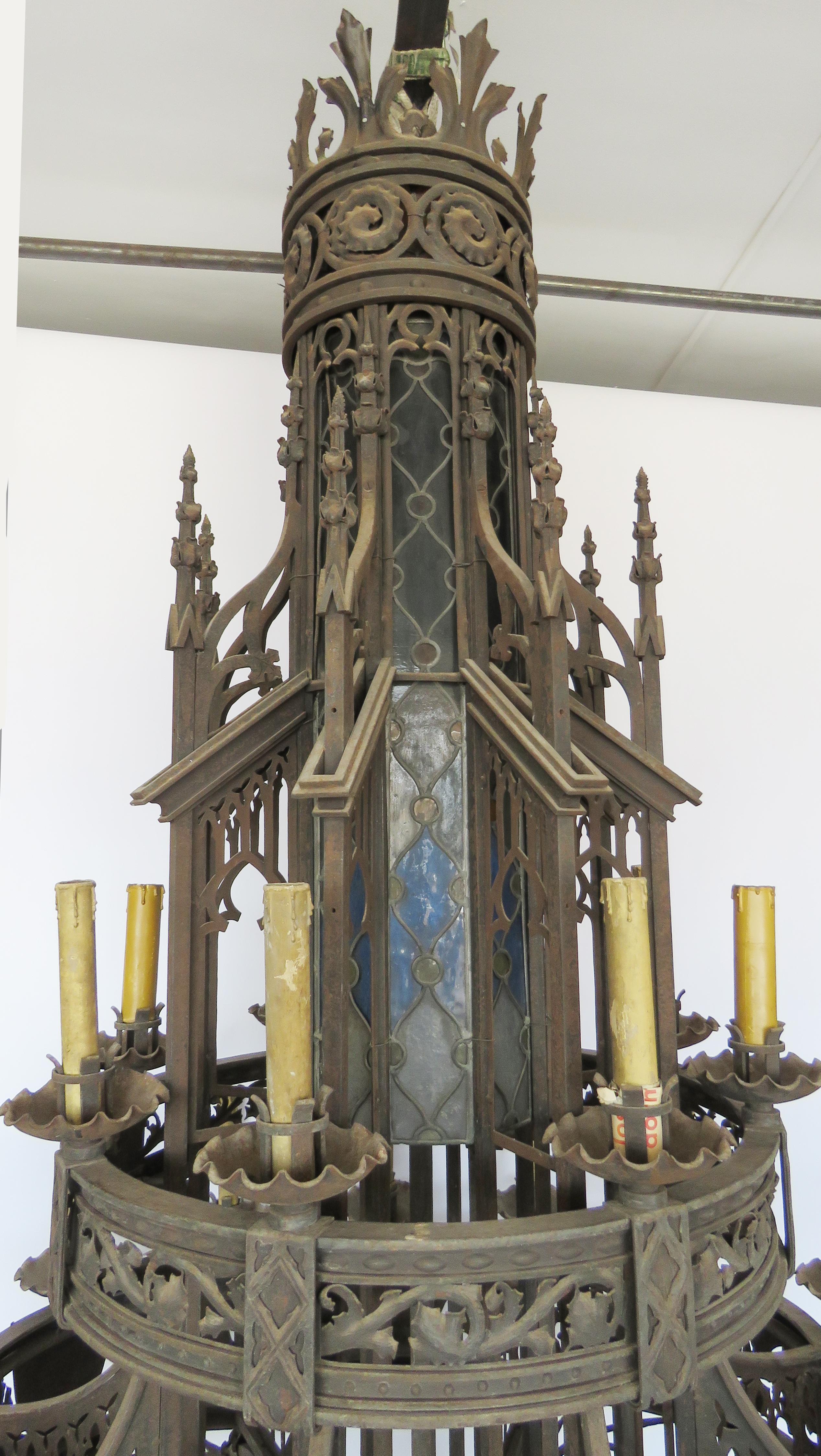 Huge Gothic Iron Chandelier In Good Condition For Sale In Alella, ES