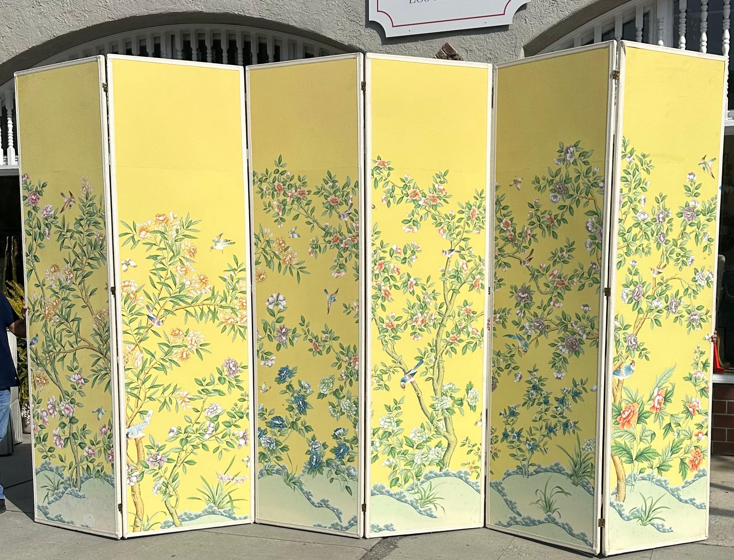 Enorme papel pintado Gracie Amarillo Chinoiserie Separador de ambientes Biombo de suelo en Bueno estado para la venta en LOS ANGELES, CA