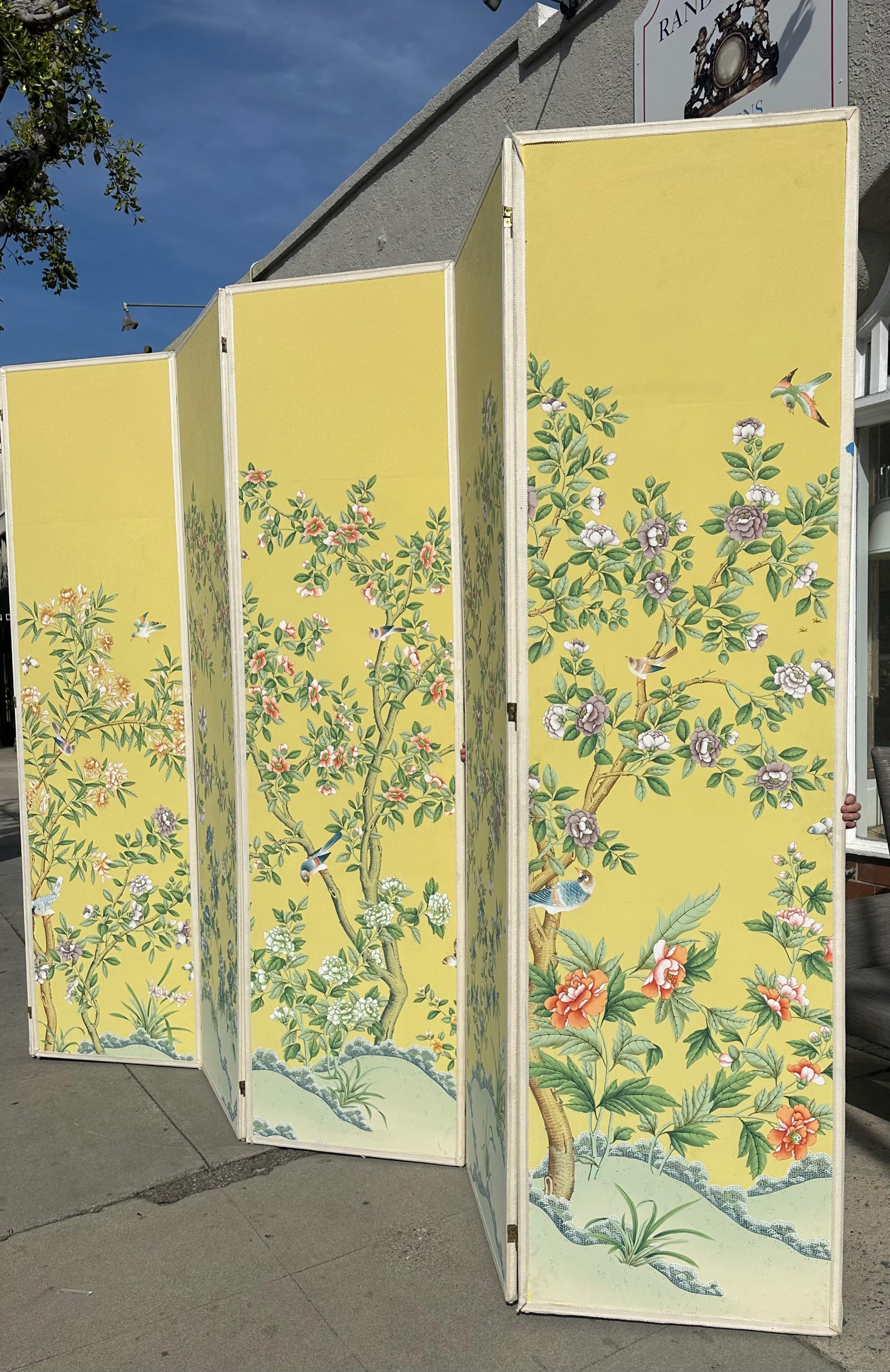 Enorme papel pintado Gracie Amarillo Chinoiserie Separador de ambientes Biombo de suelo finales del siglo XX en venta