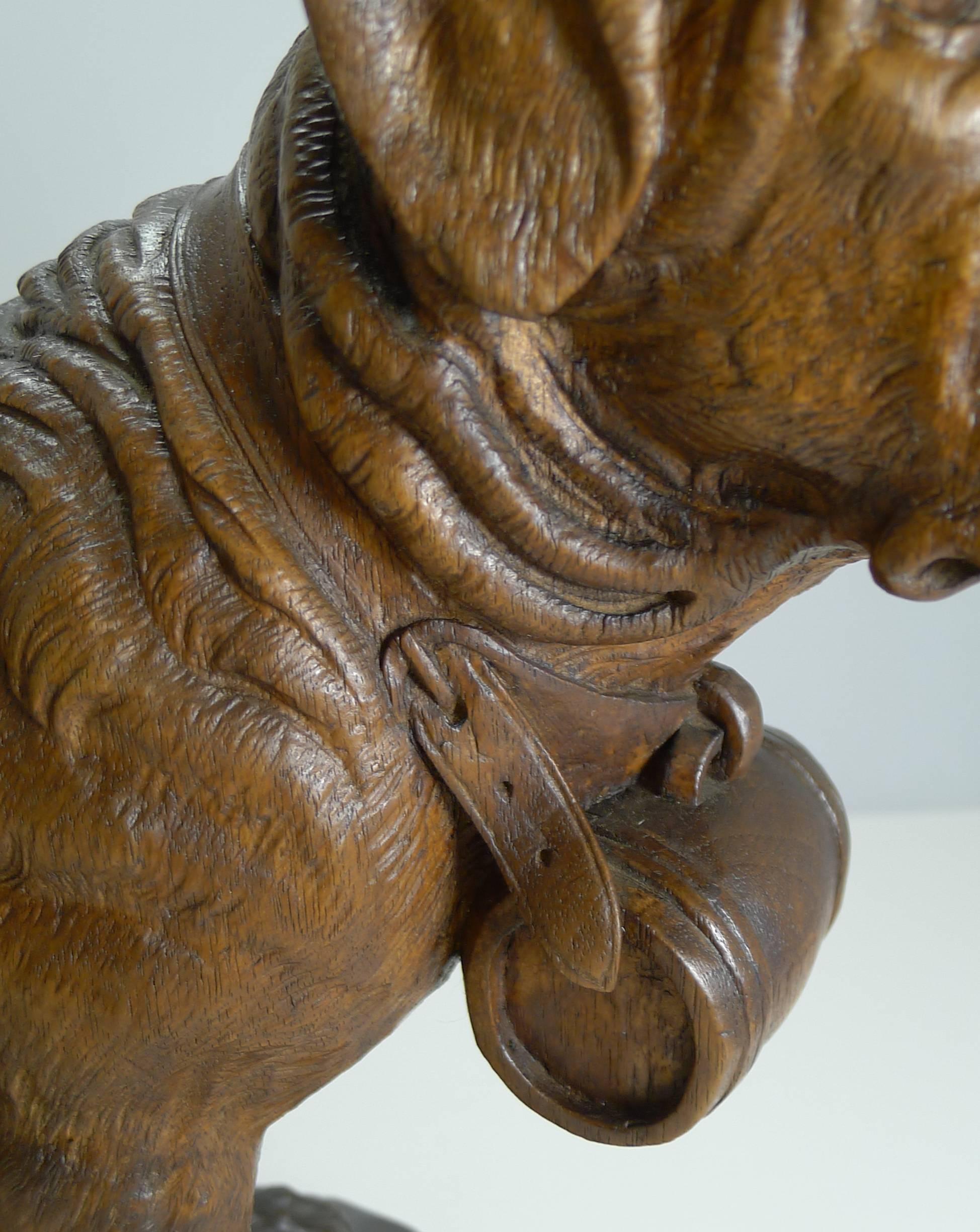 Huge Grand Black Forest Carving, St Bernard Dog, circa 1900 In Excellent Condition In Bath, GB