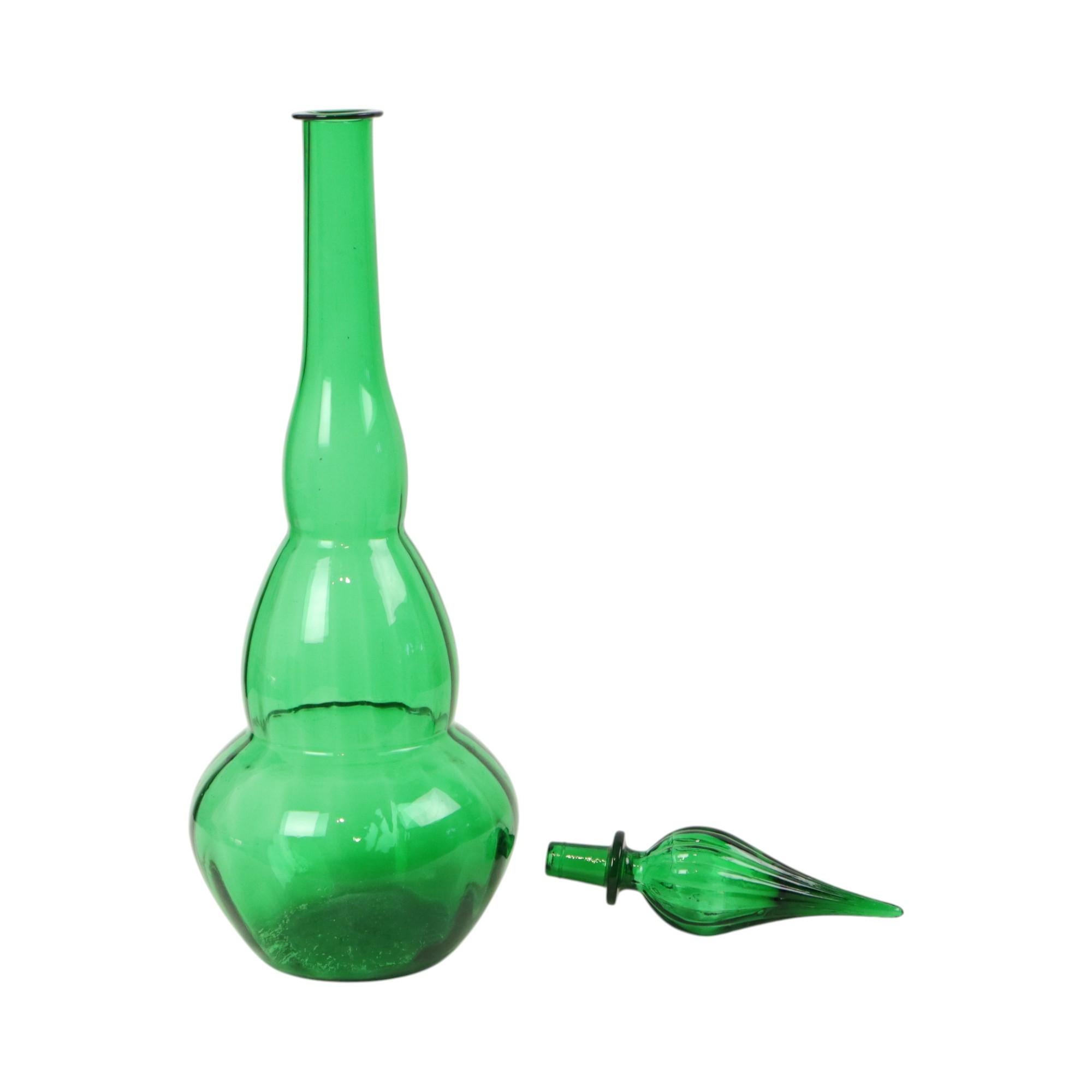 Verre Grande Carafe en verre vert Bouteille Genie Empoli Italie 63cm en vente