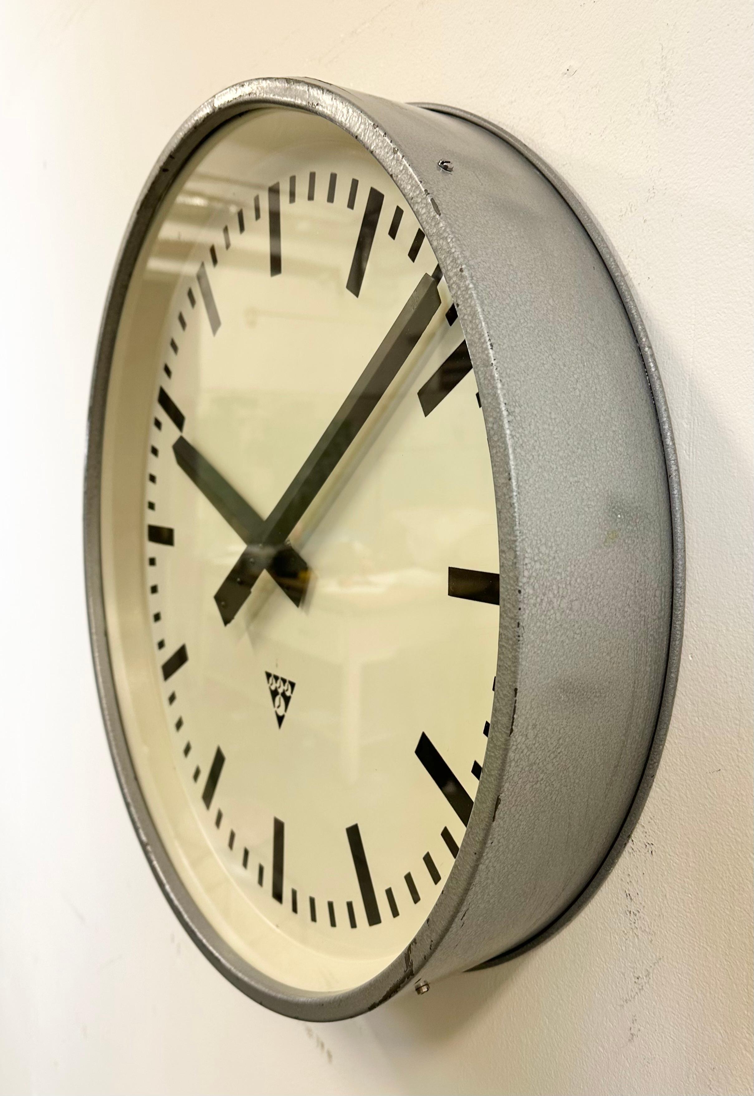 Huge Grey Industrial Factory Wall Clock from Pragotron, 1960s In Good Condition In Kojetice, CZ