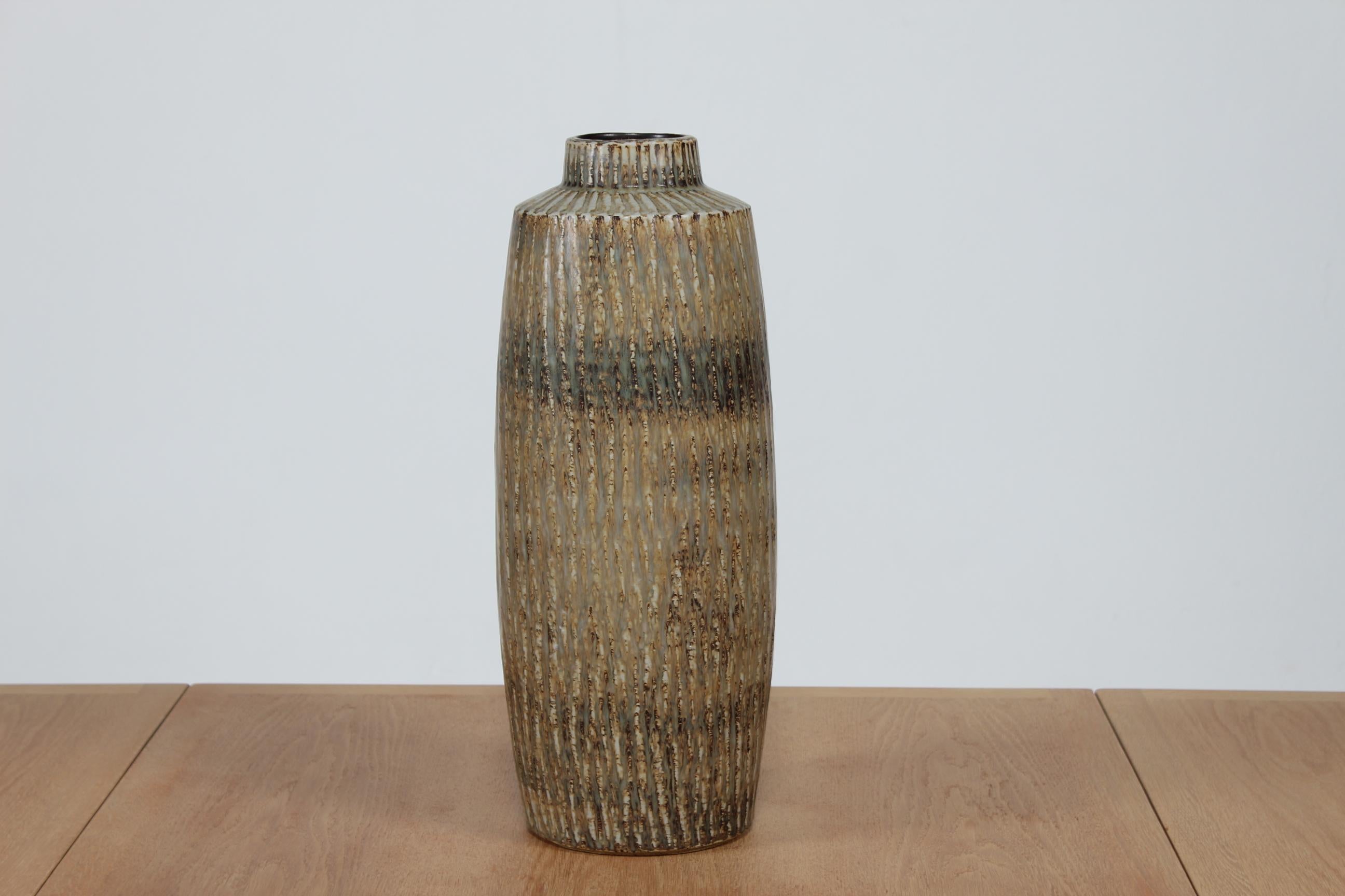 Mid-Century moderno ENORME Gunnar Nylund  Vaso da terra Rubus in gres di Rôrstrand in Svezia anni '50 in vendita