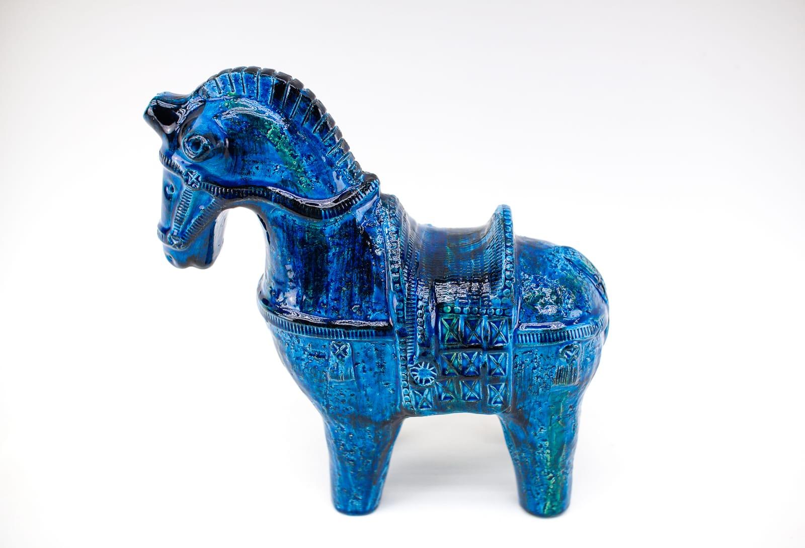 Large ceramic horse by Aldo Londi for Italian manufacturer Bitossi. The horse is in very good vintage condition. 

The color is very bright and extremely well preserved. Very clean.

Measures: height: 10.44 in. (26.5 cm)
Width: 10.63 in. (27
