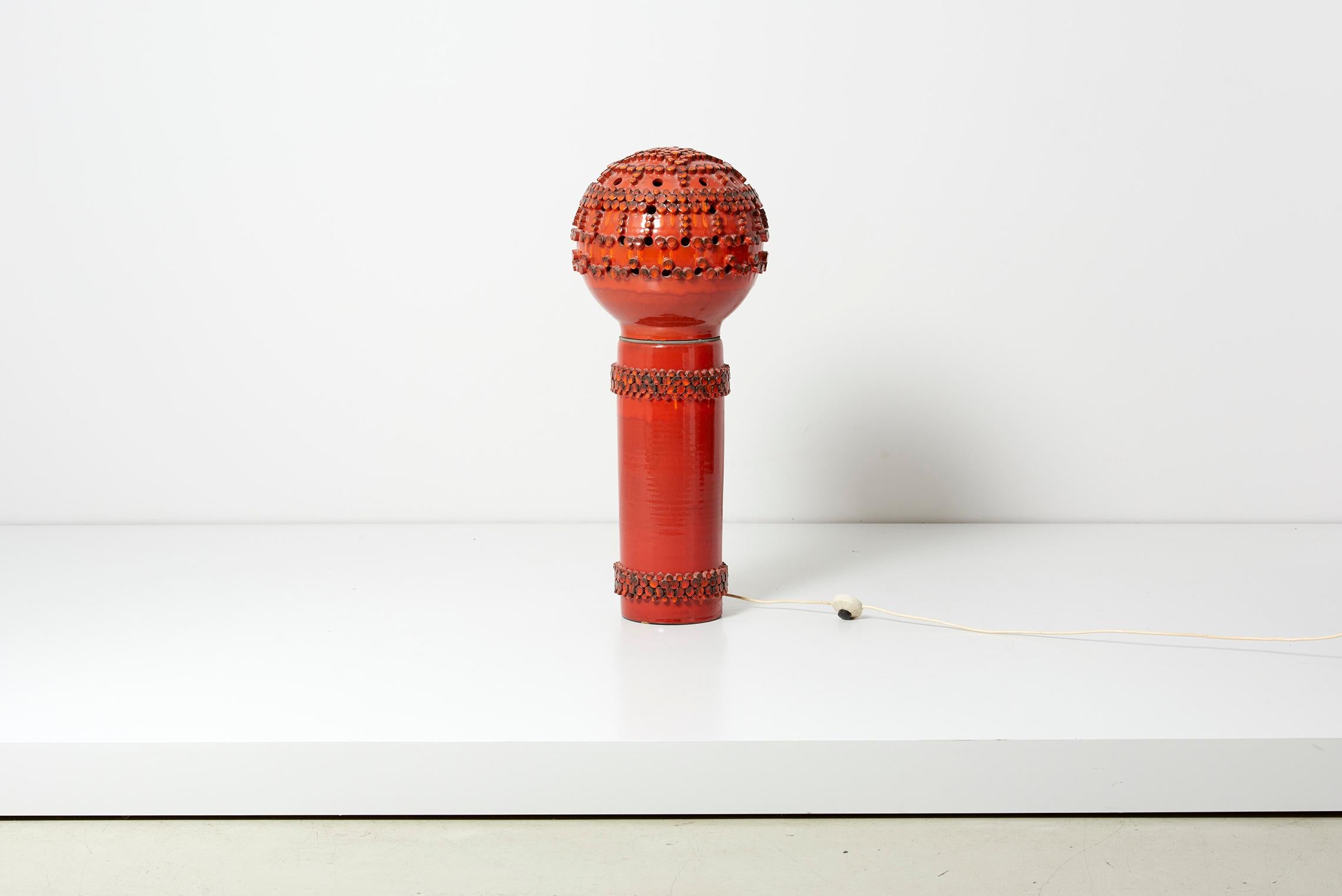 Huge Hans Welling for Ceramano ceramic 'Ceralux' series floor lamp in red
extremely rare Hans Welling floor lamp in excellent condition with no chips.
1x E27 / model A Bulb.

  