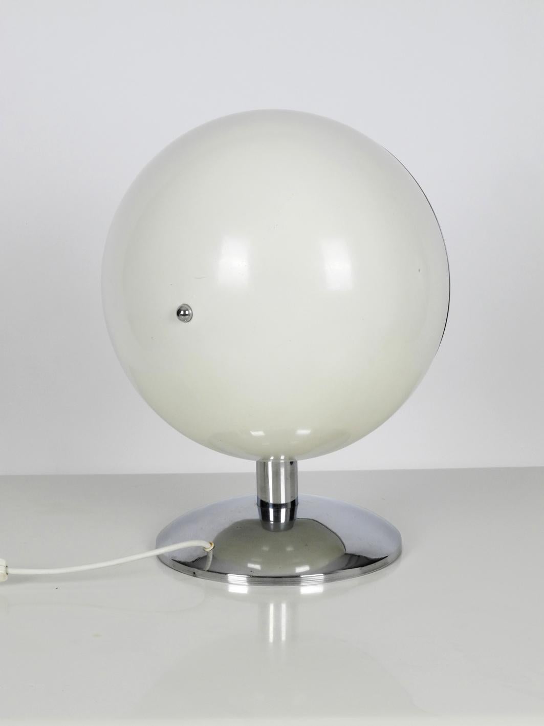 Grande lampe de table ou de sol italienne en métal lourd avec Vizor amovible Space Age en vente 4