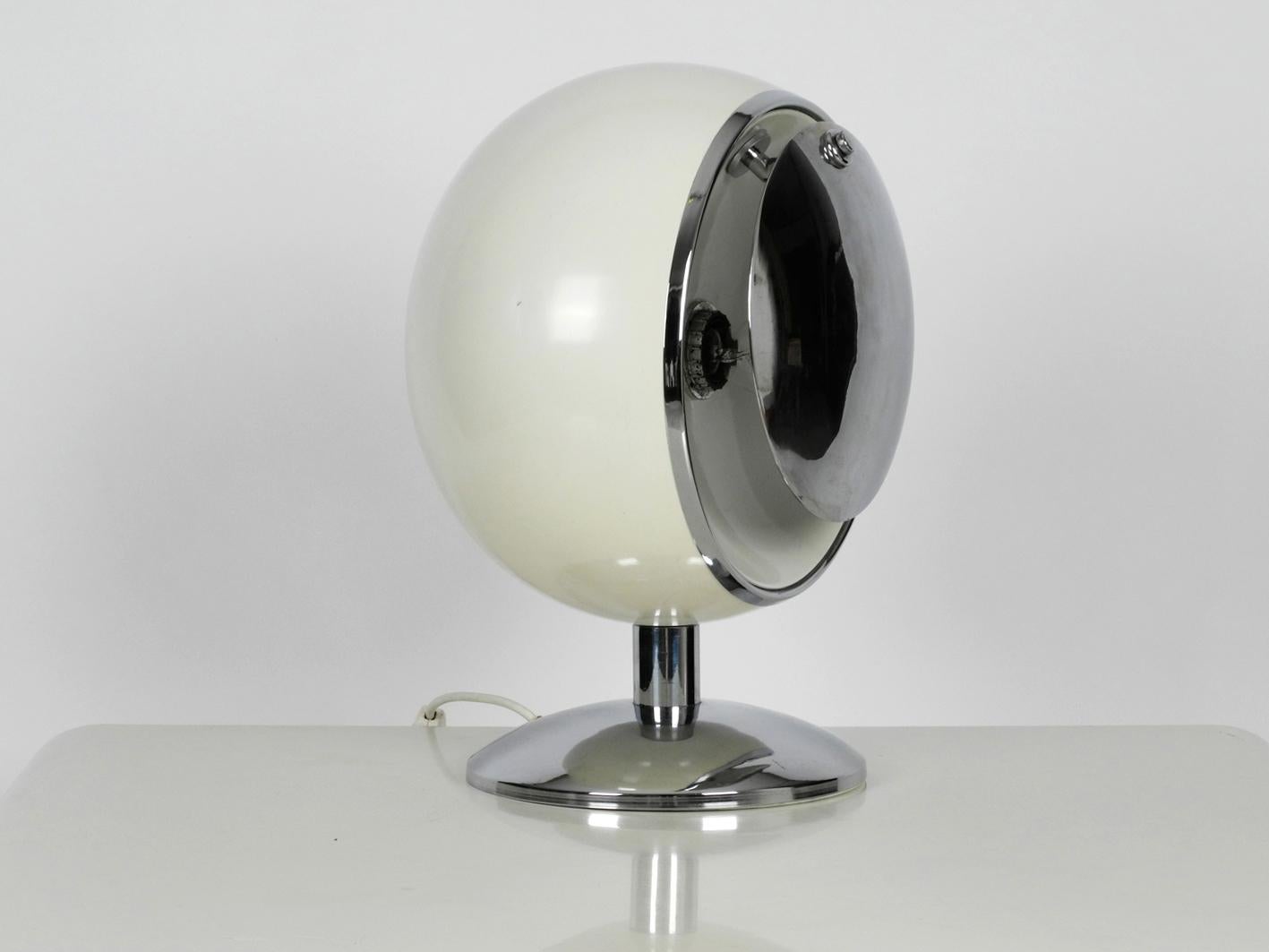 Very large and very rare heavy Italian metal table or floor lamp with movable cover. Rare Space Age Pop Art design. Made entirely of metal. Shade painted white, rim and cover chrome-plated. Very good vintage condition without damages. Just one tiny