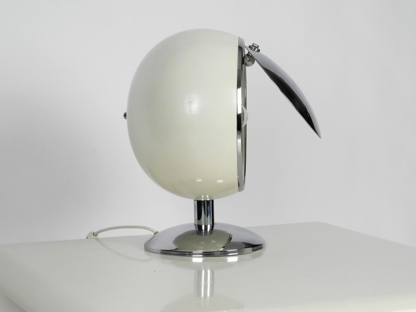 Ère spatiale Grande lampe de table ou de sol italienne en métal lourd avec Vizor amovible Space Age en vente