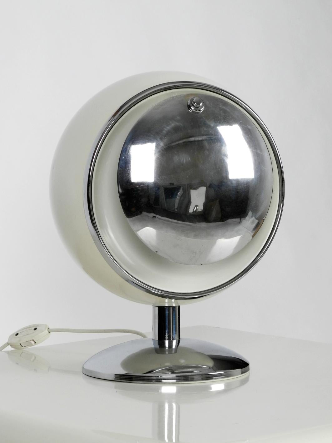 Grande lampe de table ou de sol italienne en métal lourd avec Vizor amovible Space Age en vente 3
