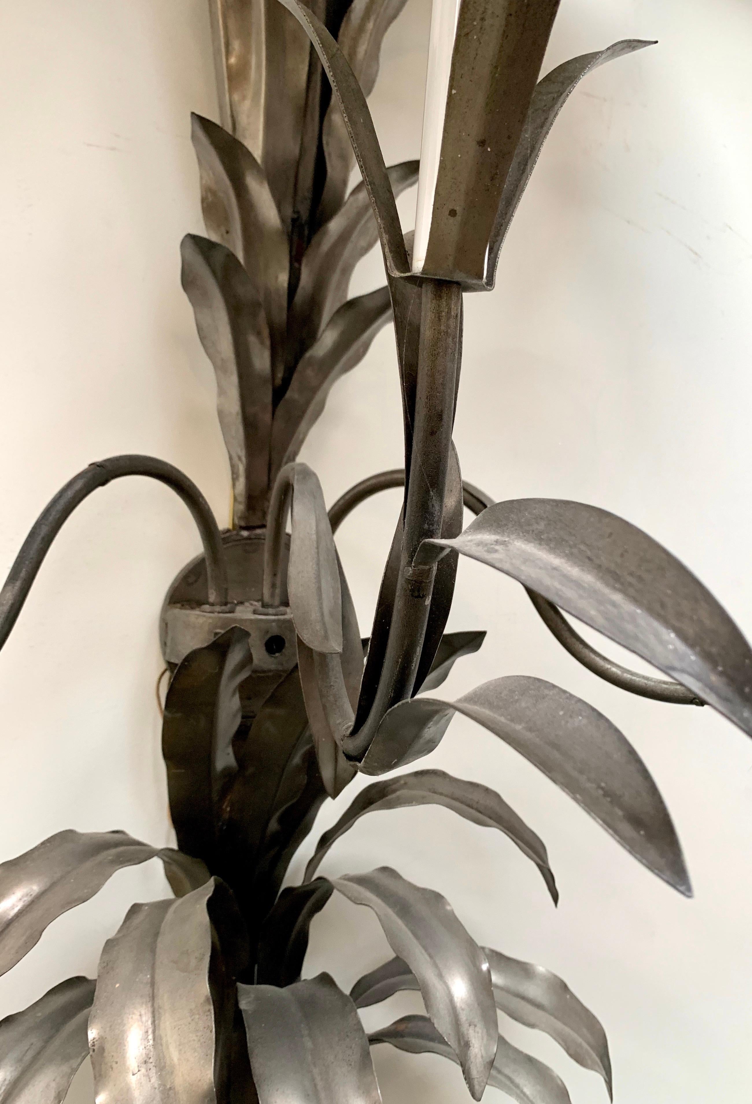 Huge Hollywood Regency Silver Metal Palm Tree Sconce Wall Light In Good Condition In West Hartford, CT