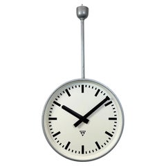 Enorme reloj industrial de doble cara para ferrocarril o fábrica de Pragotron, años 60