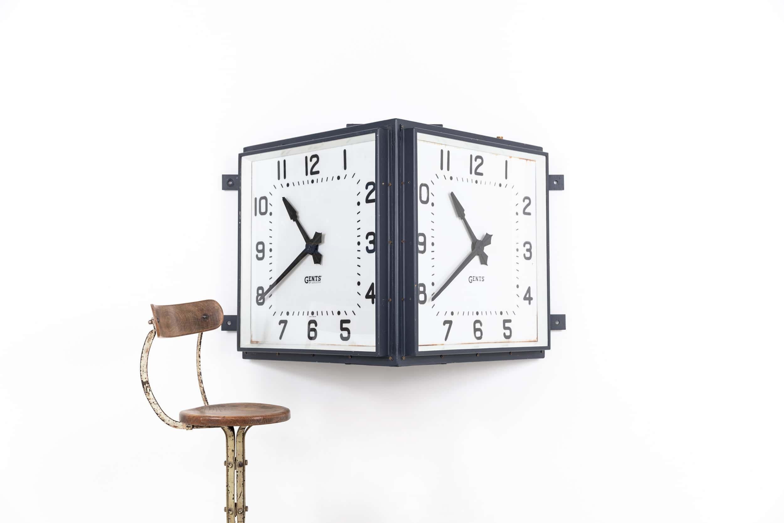 Huge Industrial Illuminated Double Sided Gents of Leicester Railway Clock. c1930 For Sale 4