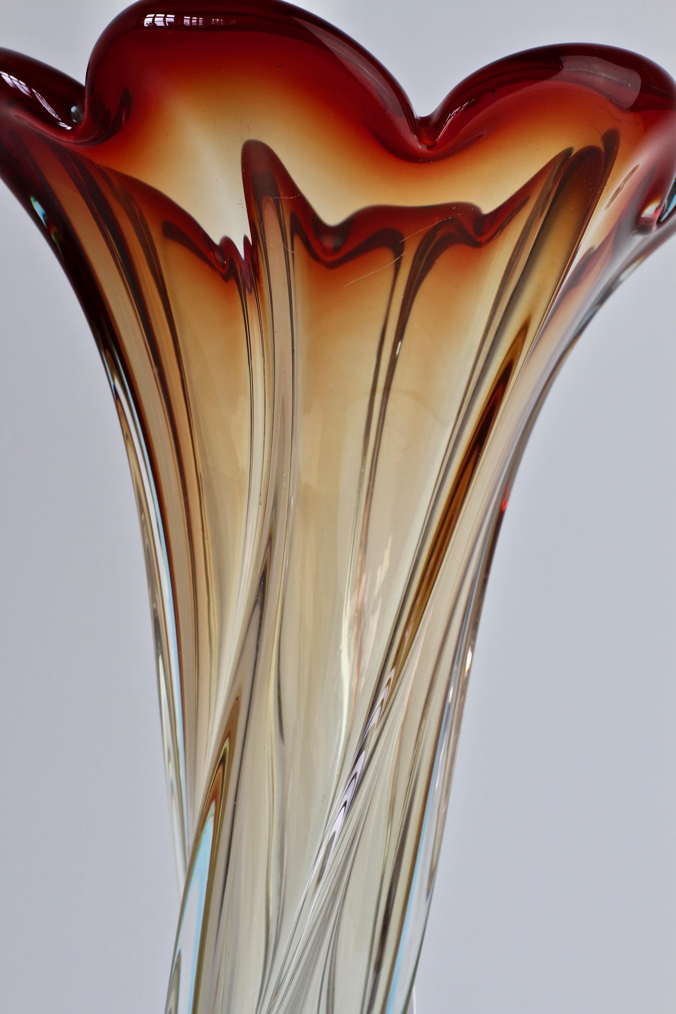 Huge Italian Vintage Mid-Century Murano Style Twisted Glass Vase circa 1950s 7