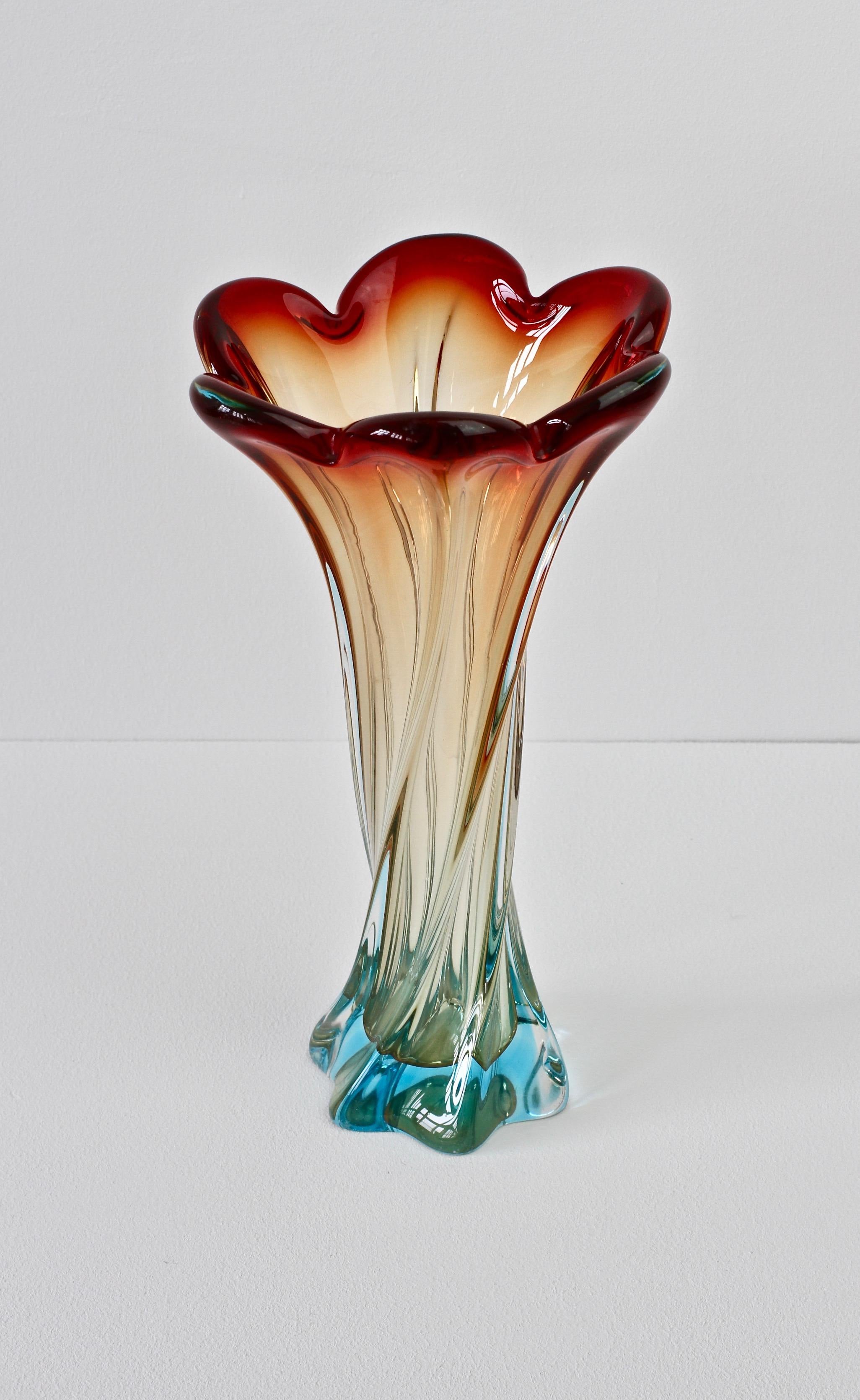 Huge Italian Vintage Mid-Century Murano Style Twisted Glass Vase circa 1950s In Good Condition In Landau an der Isar, Bayern