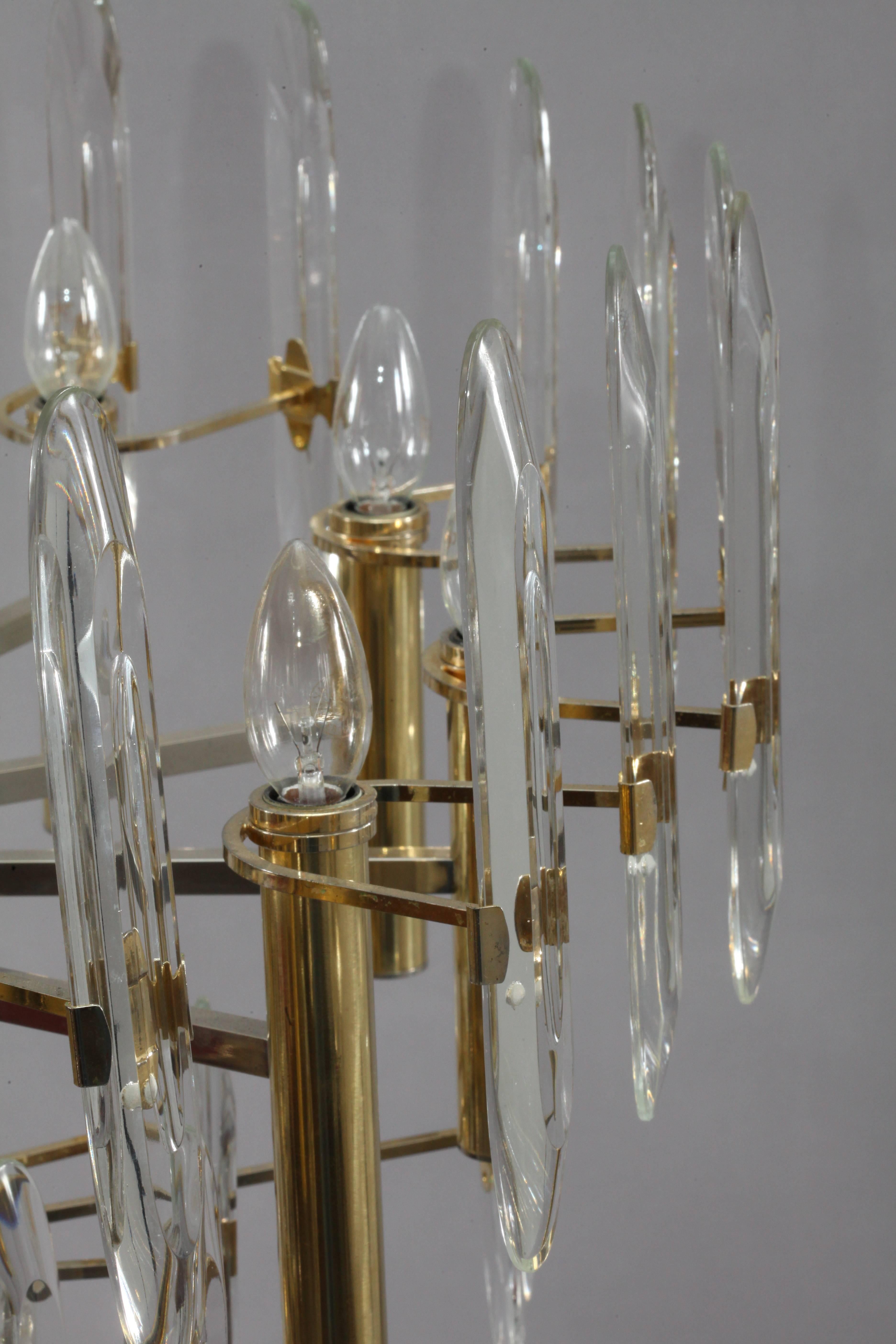 ceiling lamp,
Gaetano Sciolari,
Italy 1960.
18 bulb sockets, glass, brass
The length of the stem can be altered to any size for free