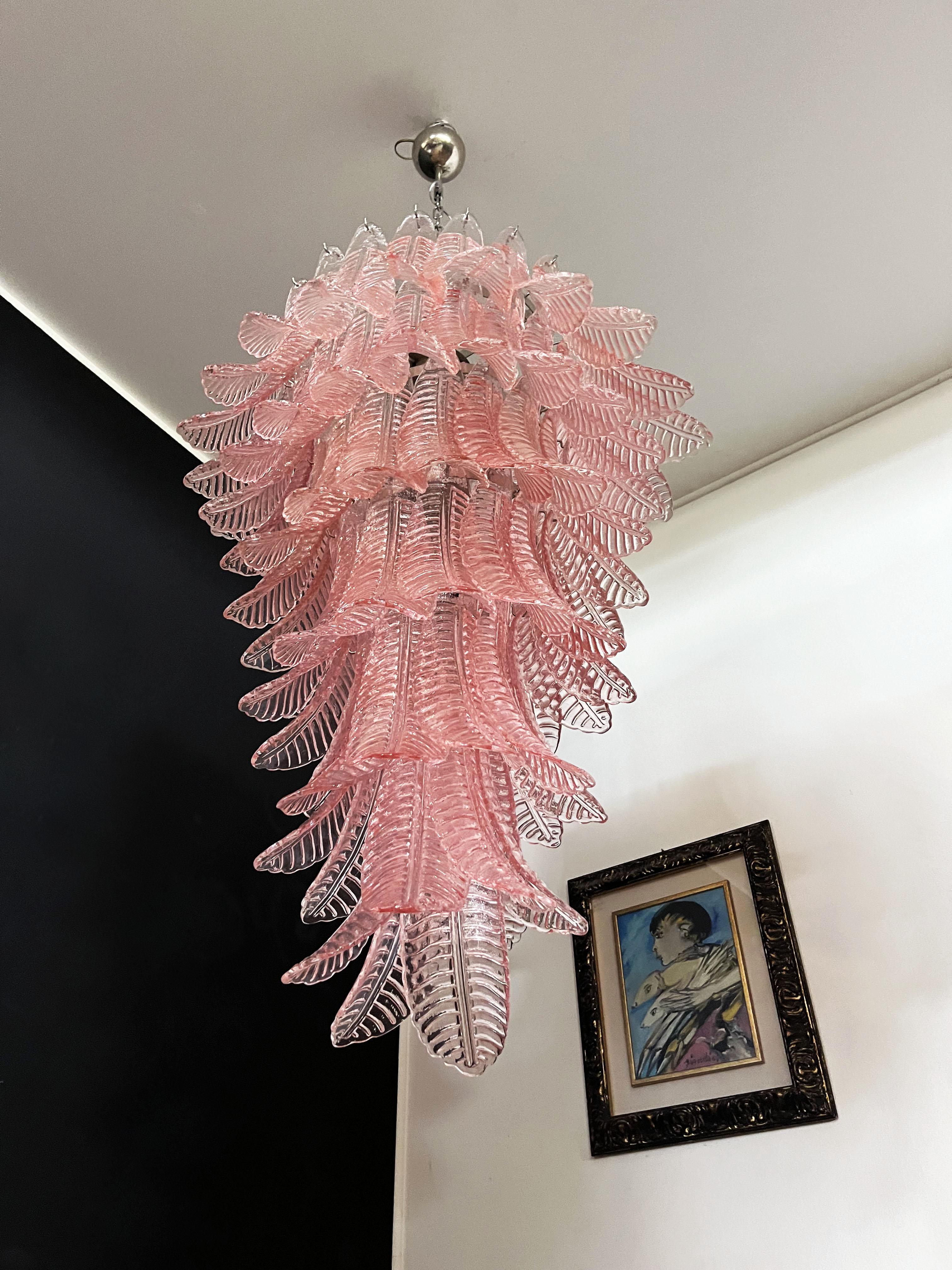 Huge Italian Murano Felci Glass Spiral Chandelier, 83 Pink Glasses In Good Condition For Sale In Gaiarine Frazione Francenigo (TV), IT