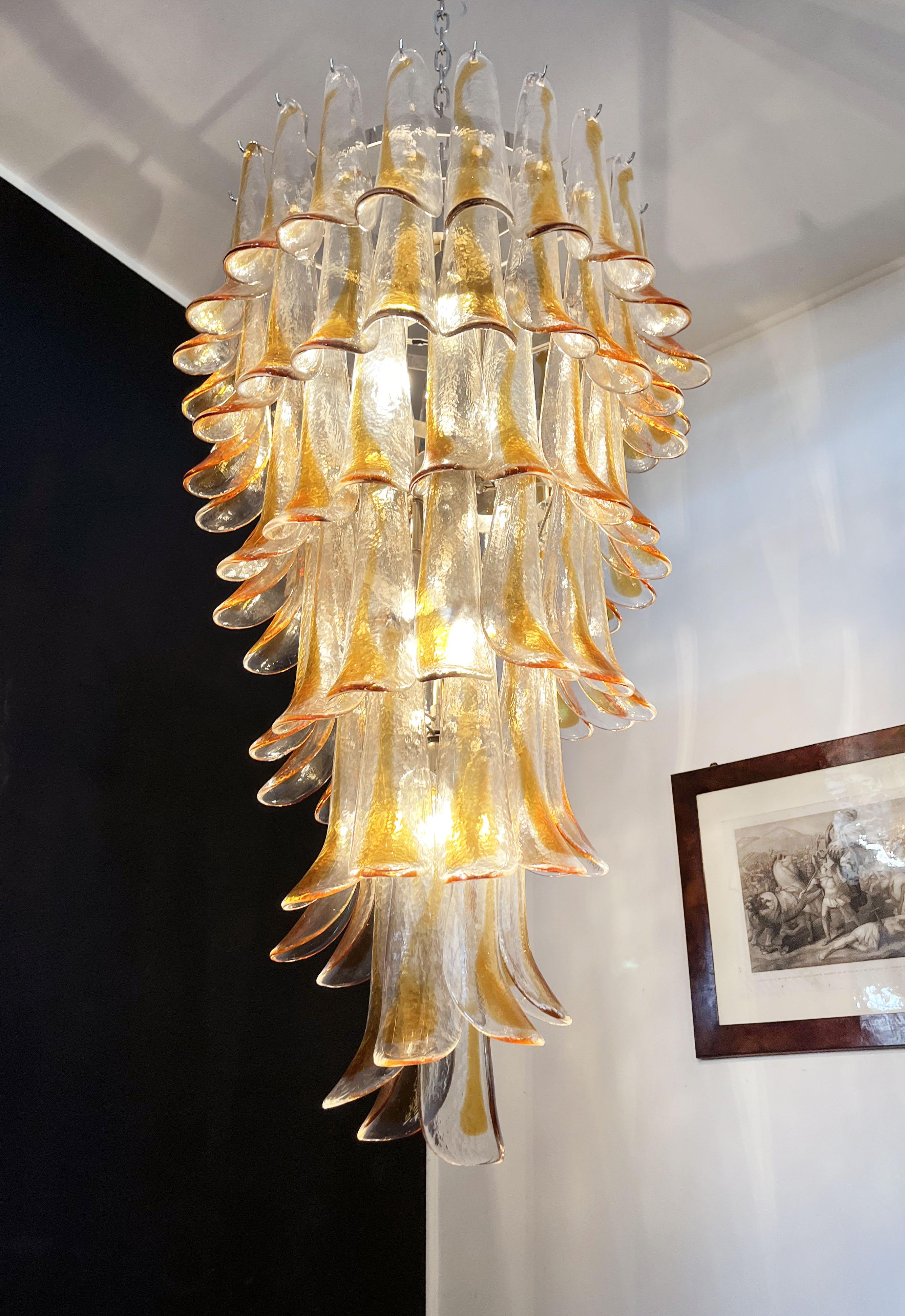Huge Italian Murano Glass Spiral Chandelier, 83 Amber and Clear Glass Petals In Good Condition For Sale In Gaiarine Frazione Francenigo (TV), IT