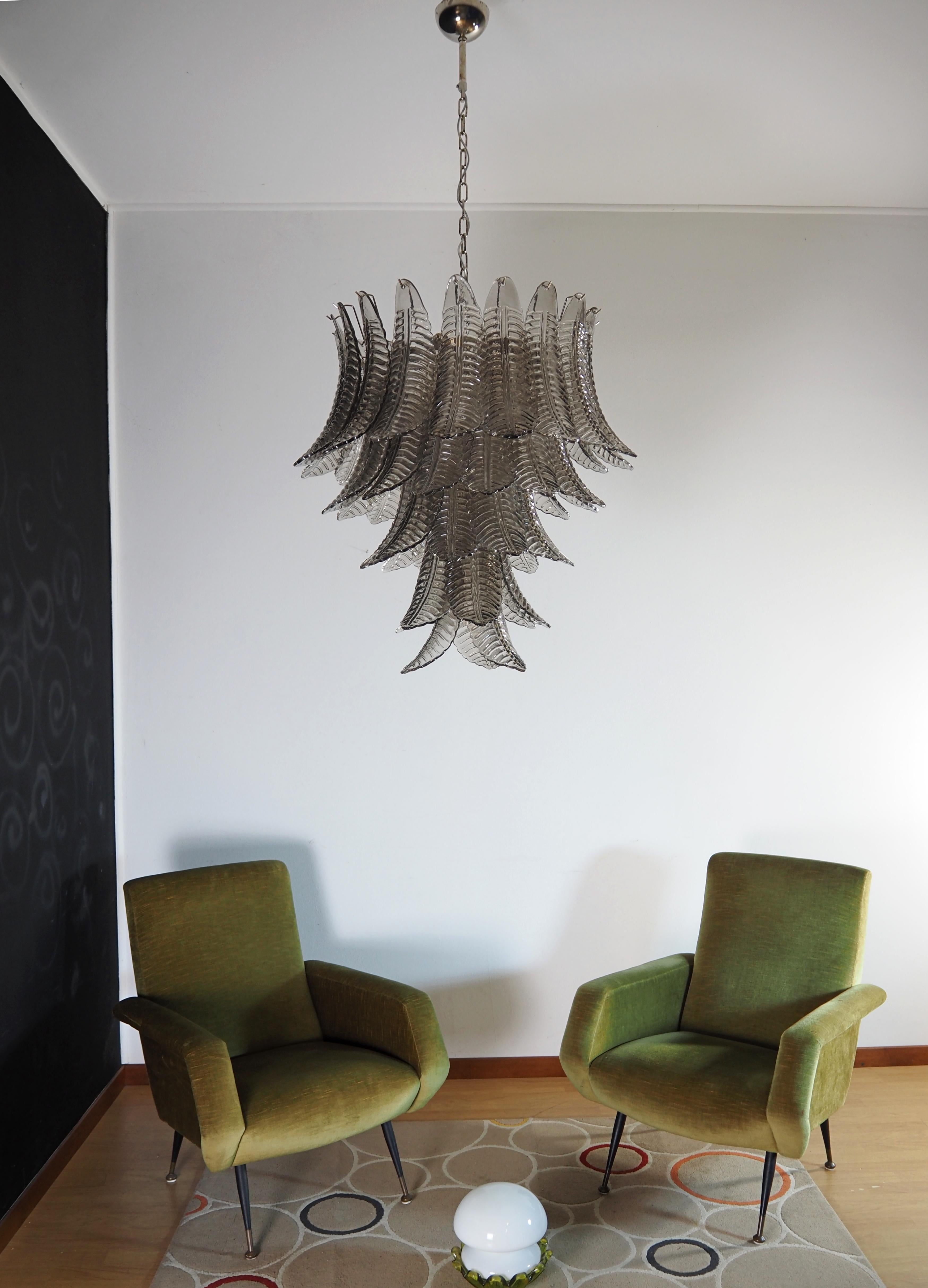 TWO - Beautiful and huge Italian Murano Chandelier composed of 52 splendid smoked glasses that give a very elegant look. The glasses of this chandelier are real works of art, the weight of this chandelier is 40 kg.
Period: late XX