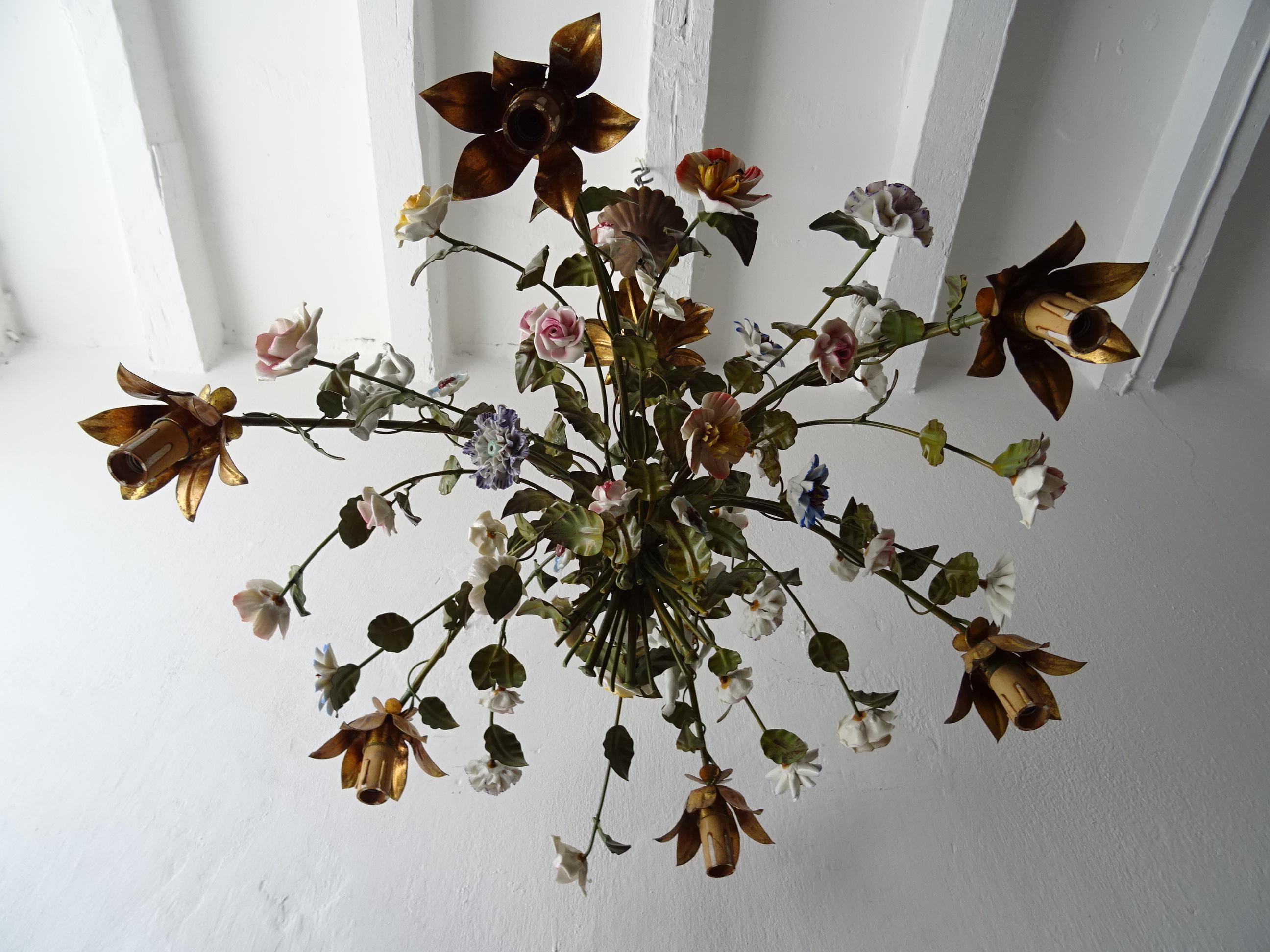 Huge Italian Tole Porcelain Flowers & Cherubs Polychrome Chandelier, circa 1870 In Good Condition In Firenze, Toscana