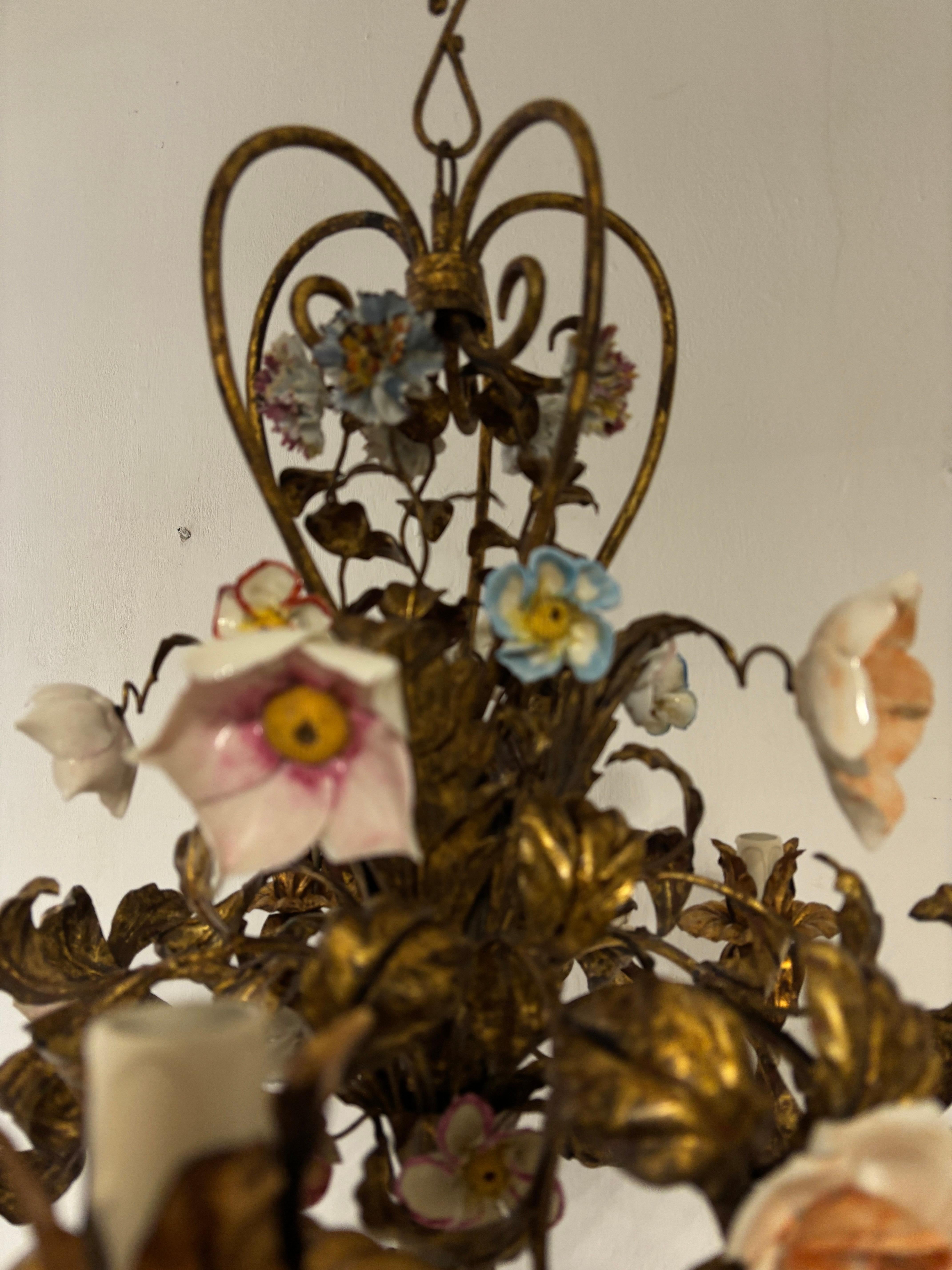 Huge Italian Tole Porcelain Flowers Polychrome Chandelier, circa 1870 Bouquet In Good Condition In Firenze, Toscana