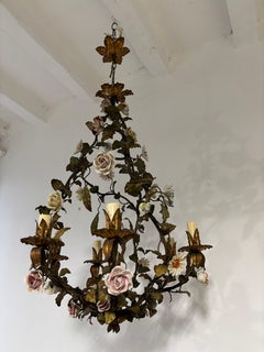 Huge Italian Tole Porcelain Flowers Polychrome Chandelier, circa 1870 Rare 1of2